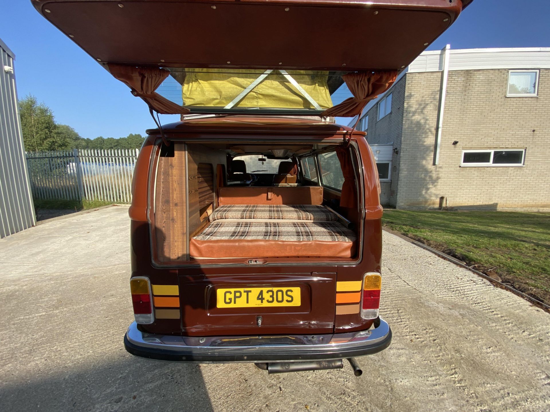 Volkswagen T2 Camper Champagne Edition - Image 17 of 50