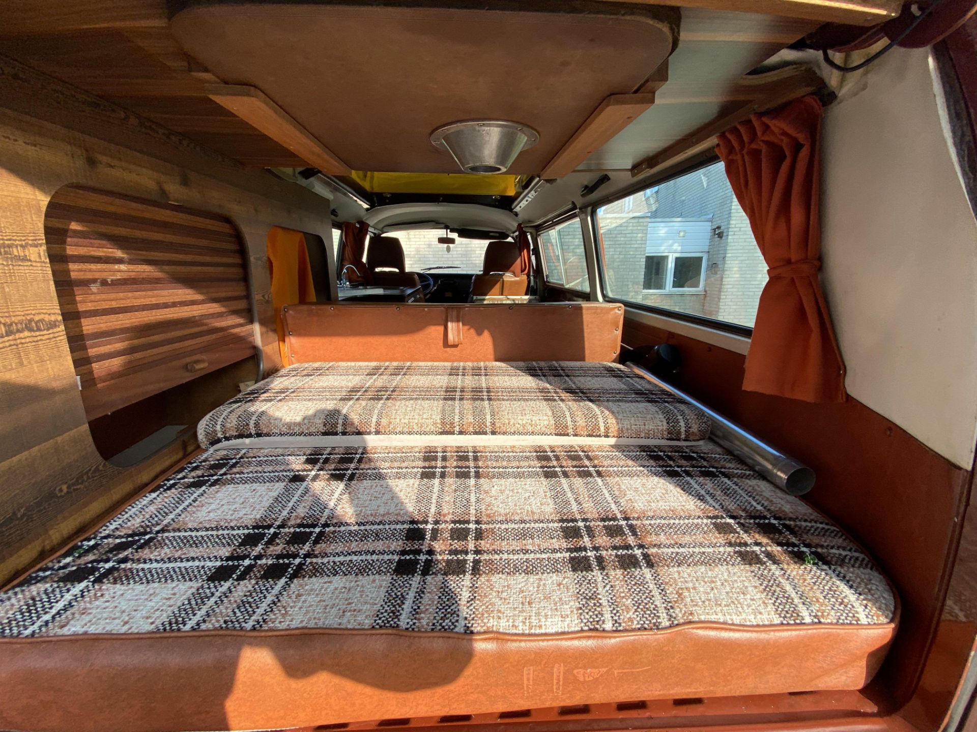 Volkswagen T2 Camper Champagne Edition - Image 18 of 50