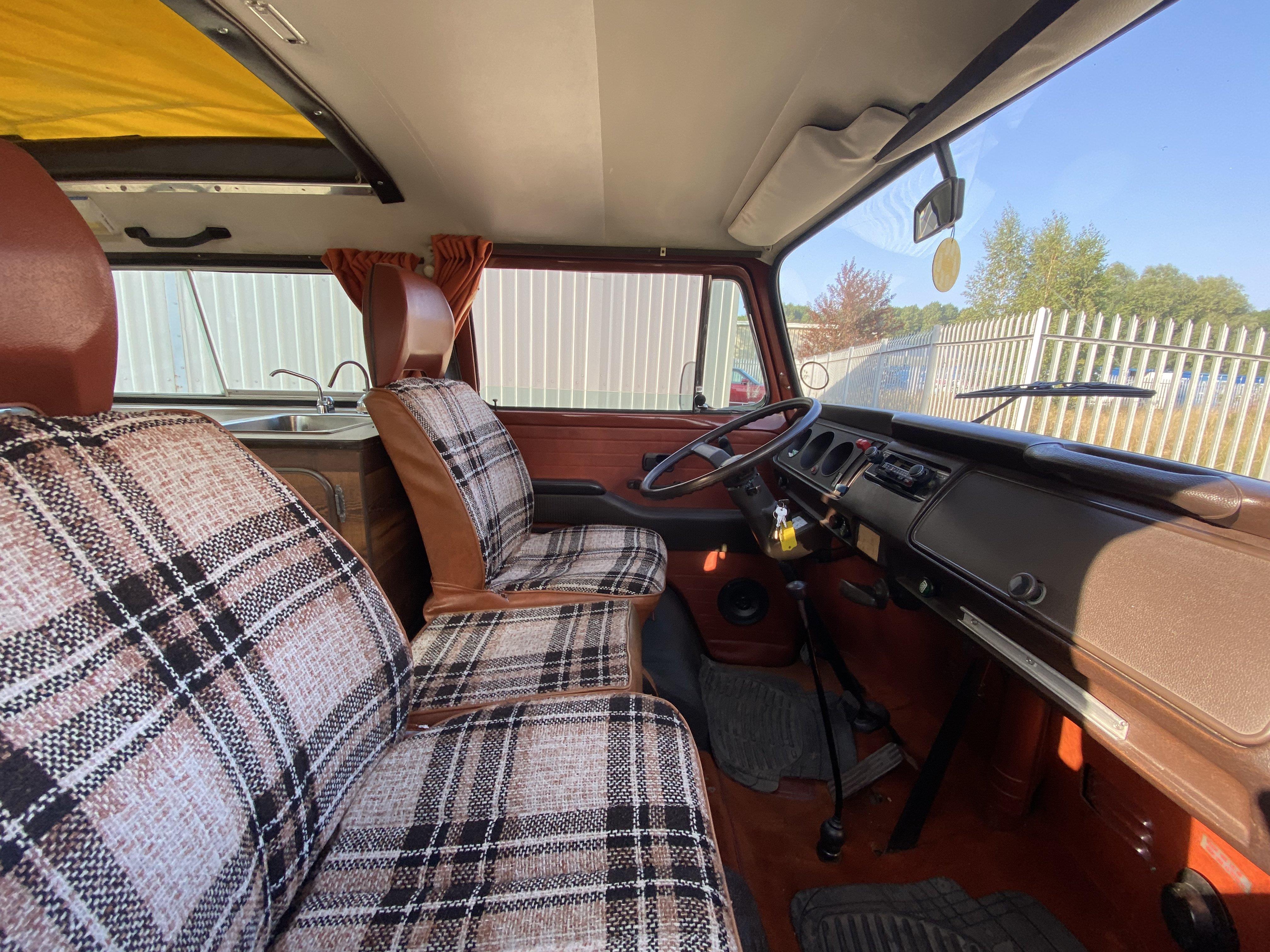 Volkswagen T2 Camper Champagne Edition - Image 6 of 50