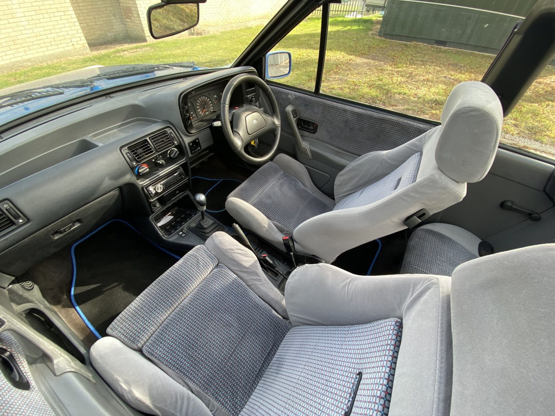 Ford Escort XR3i - Image 23 of 26