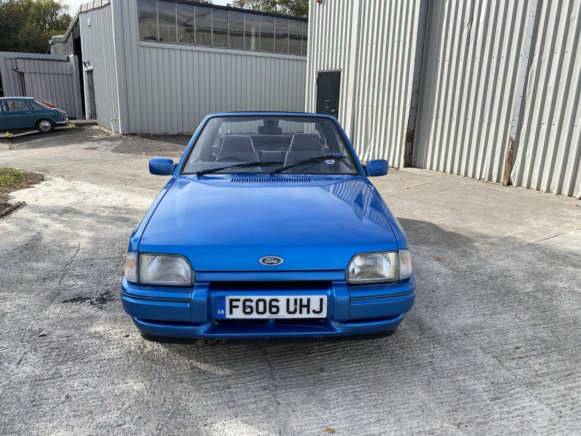 Ford Escort XR3i - Image 13 of 26