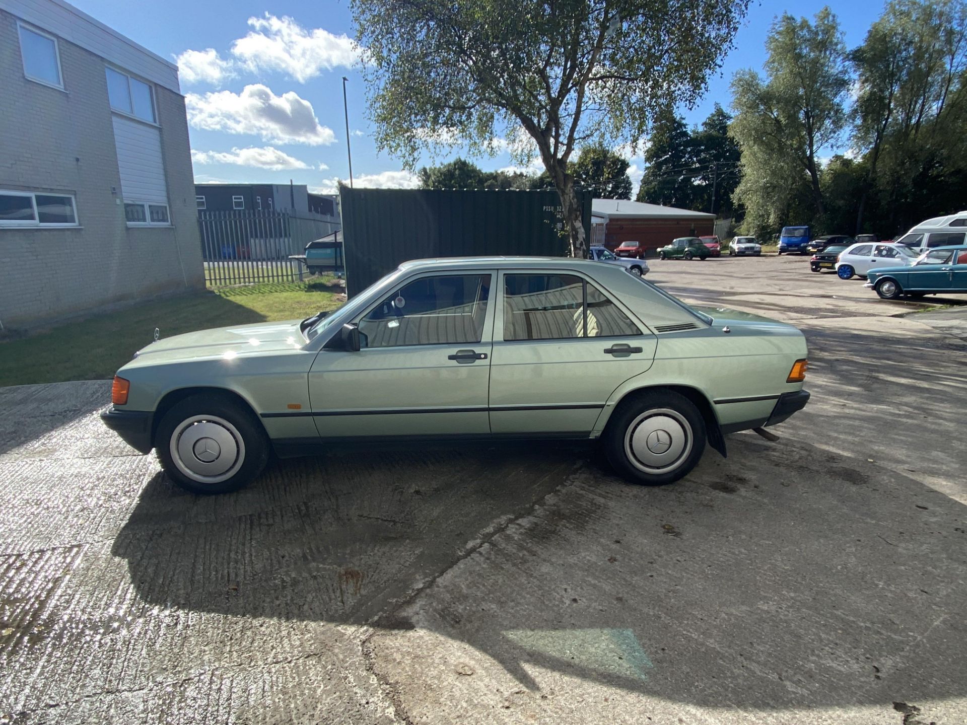 Mercedes 190e - Image 9 of 44