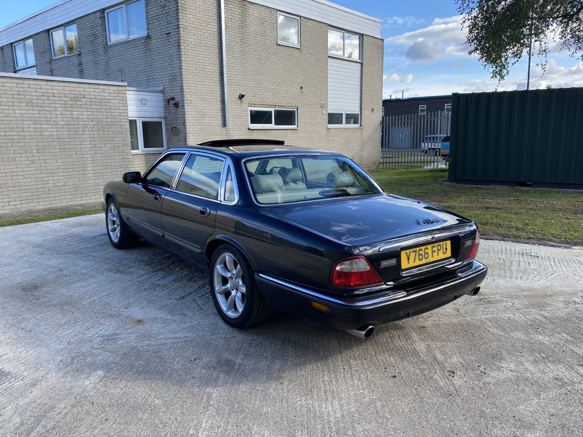 Jaguar XJR - Image 8 of 48