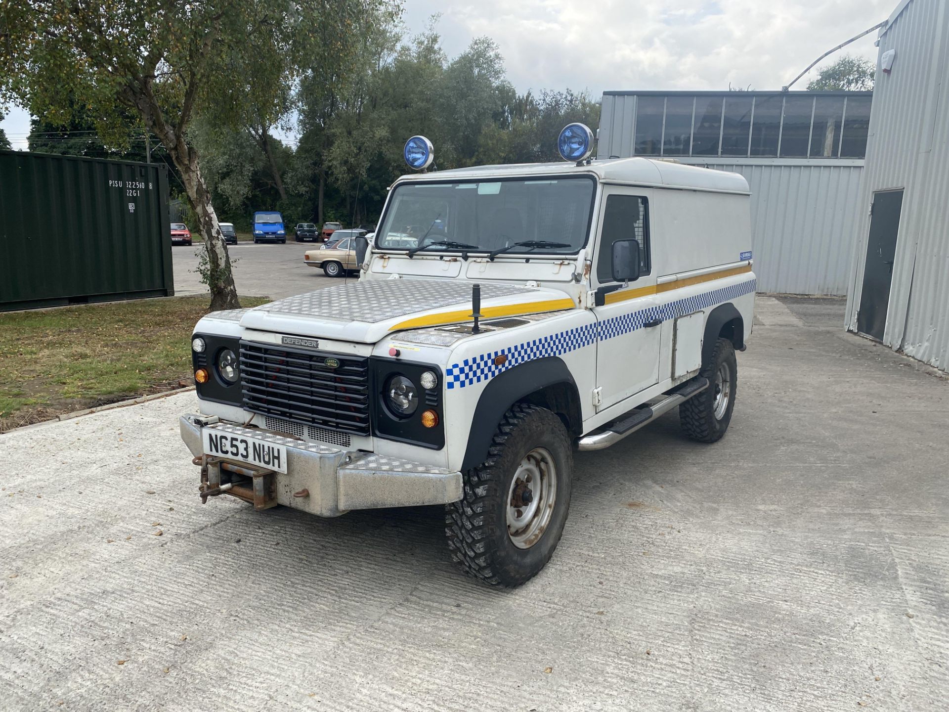 Land Rover Defender 110 - Image 12 of 29