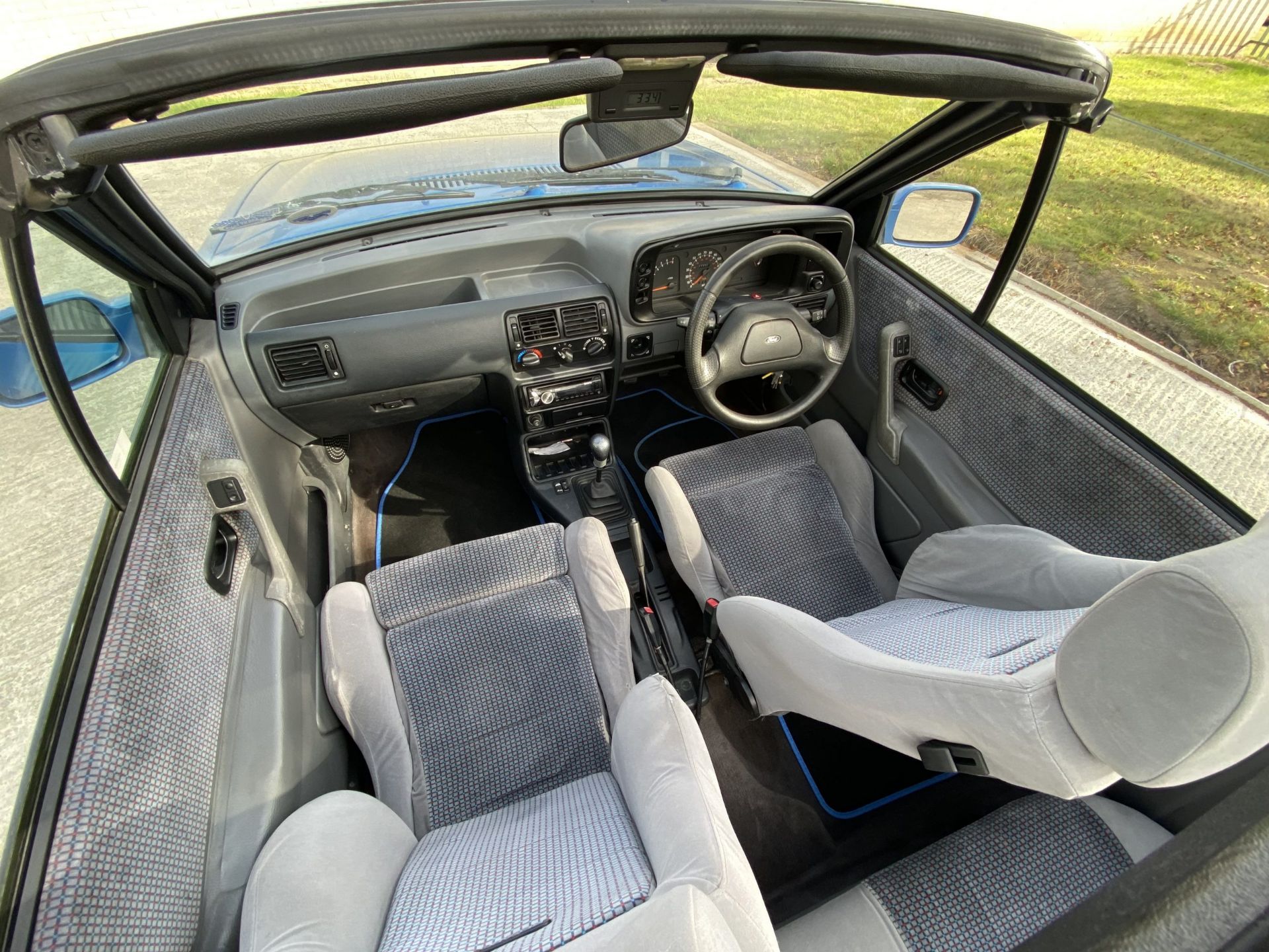 Ford Escort XR3i - Image 24 of 26