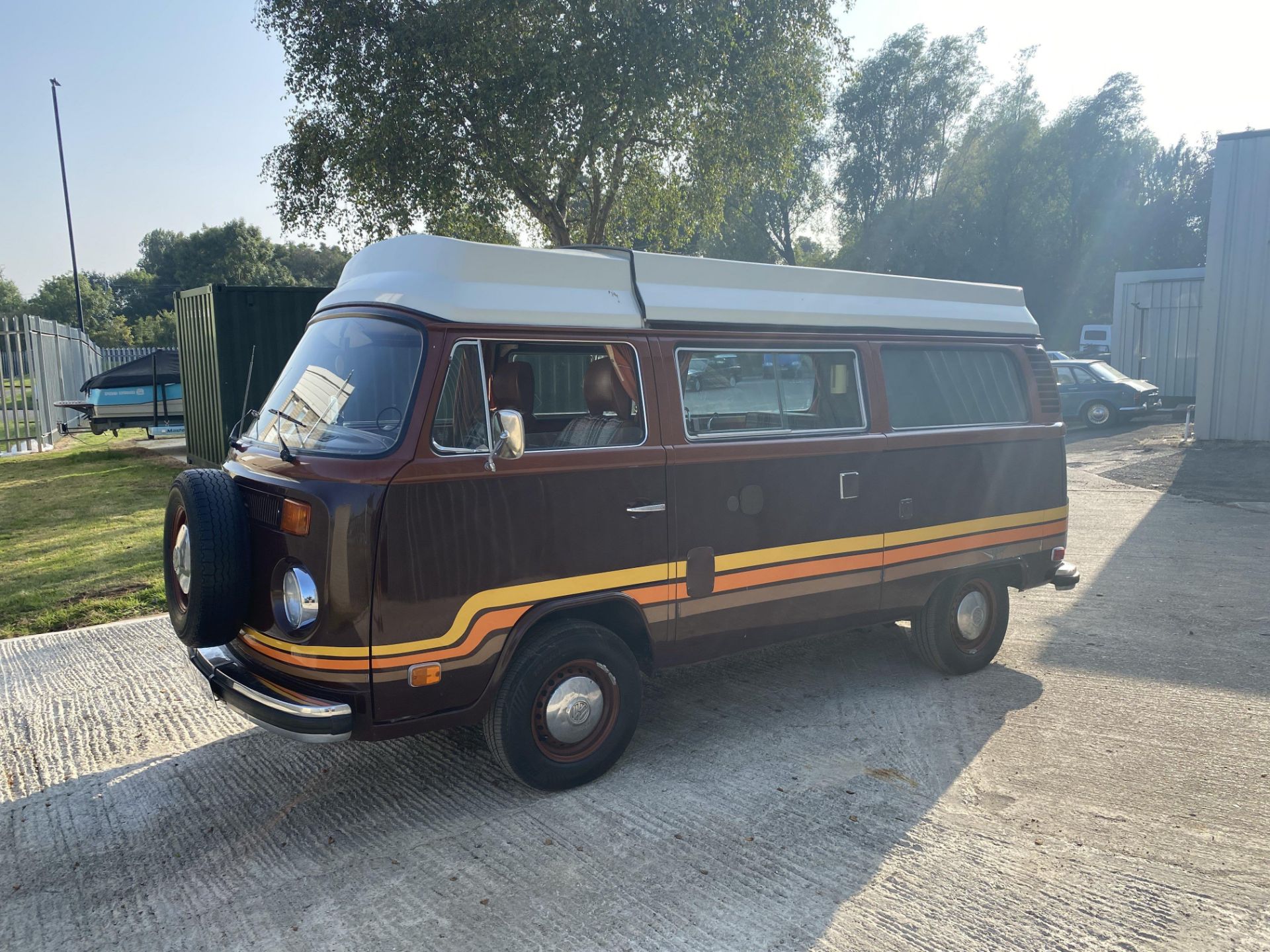 Volkswagen T2 Camper Champagne Edition - Image 30 of 50