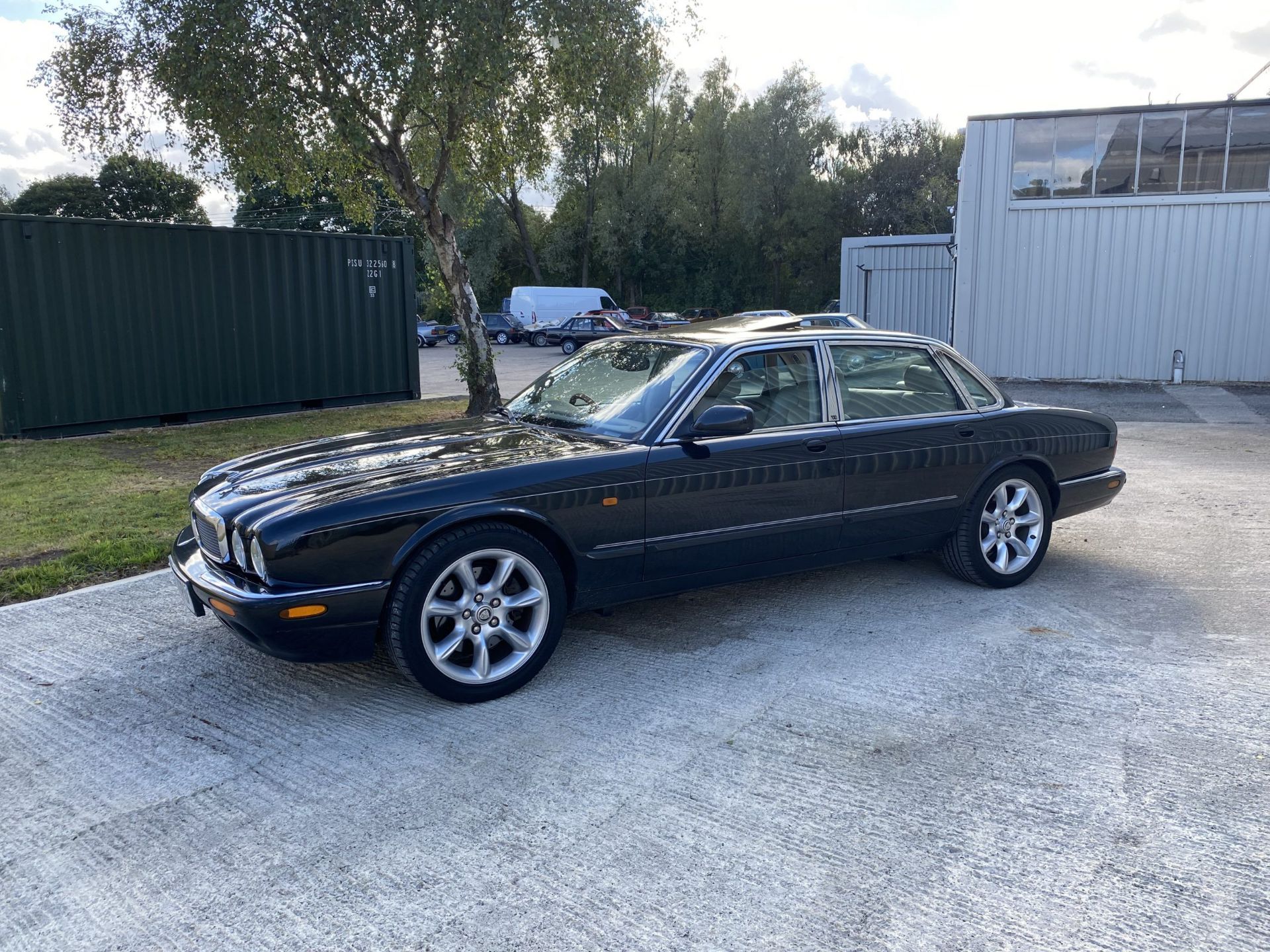 Jaguar XJR - Image 11 of 48