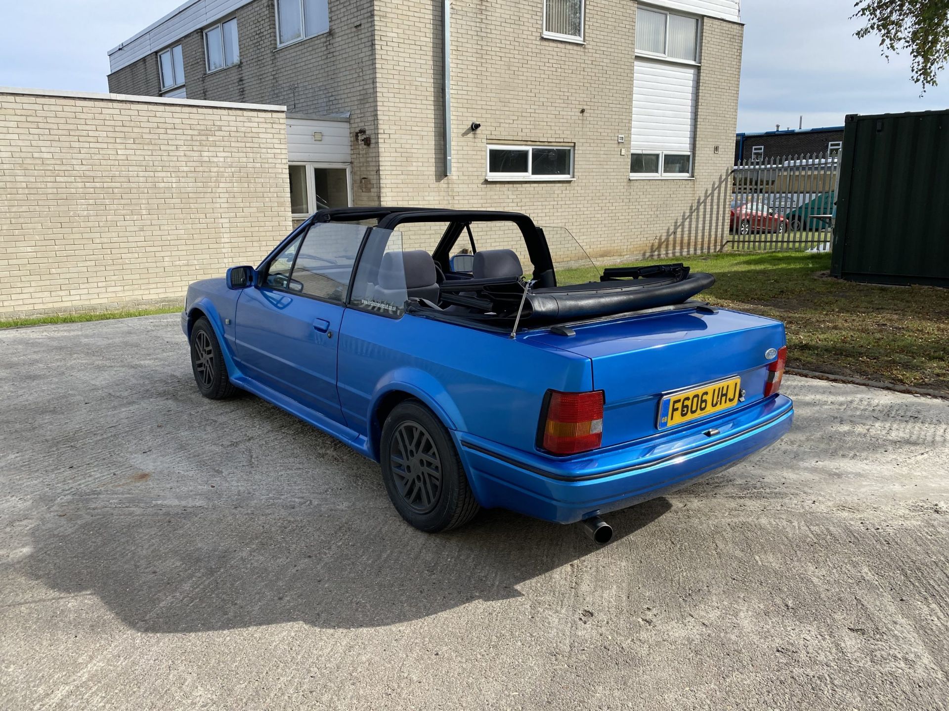 Ford Escort XR3i - Image 8 of 26