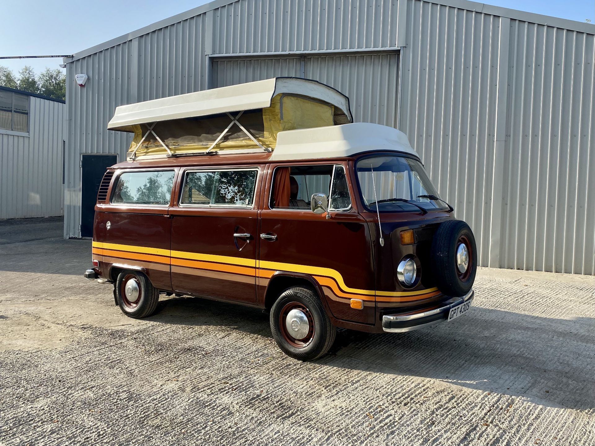 Volkswagen T2 Camper Champagne Edition