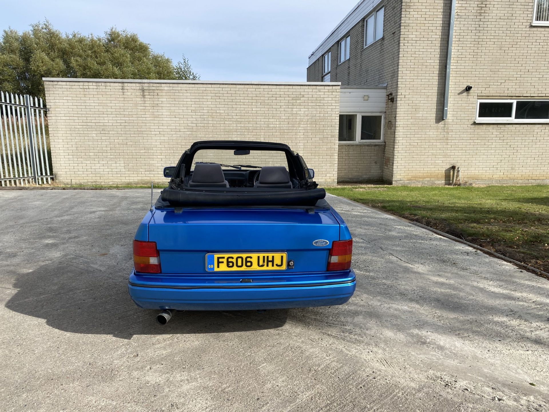 Ford Escort XR3i - Image 6 of 26