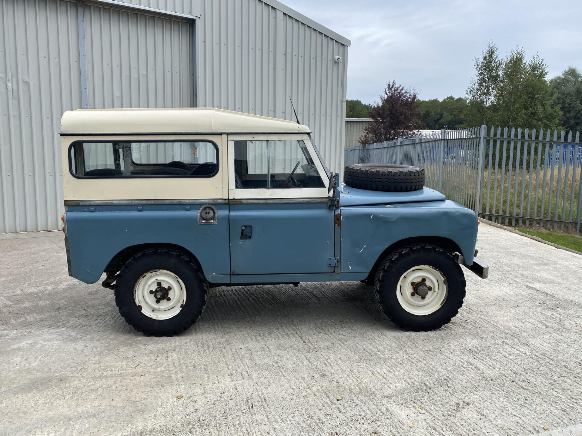 Land Rover Series 3 - Image 2 of 34