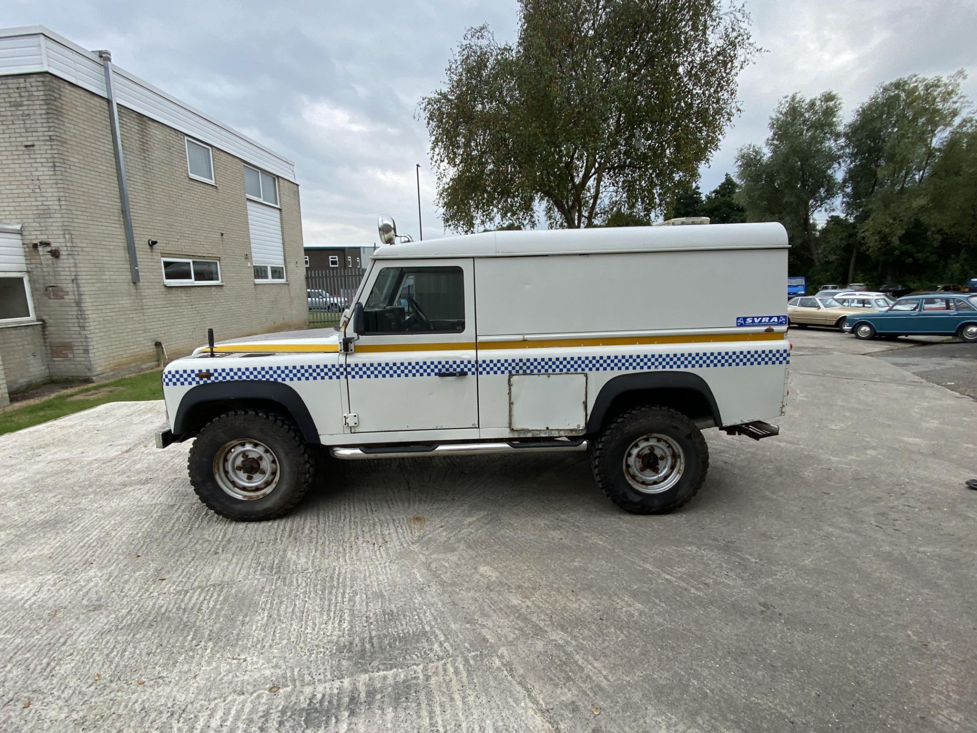 Land Rover Defender 110 - Image 10 of 29