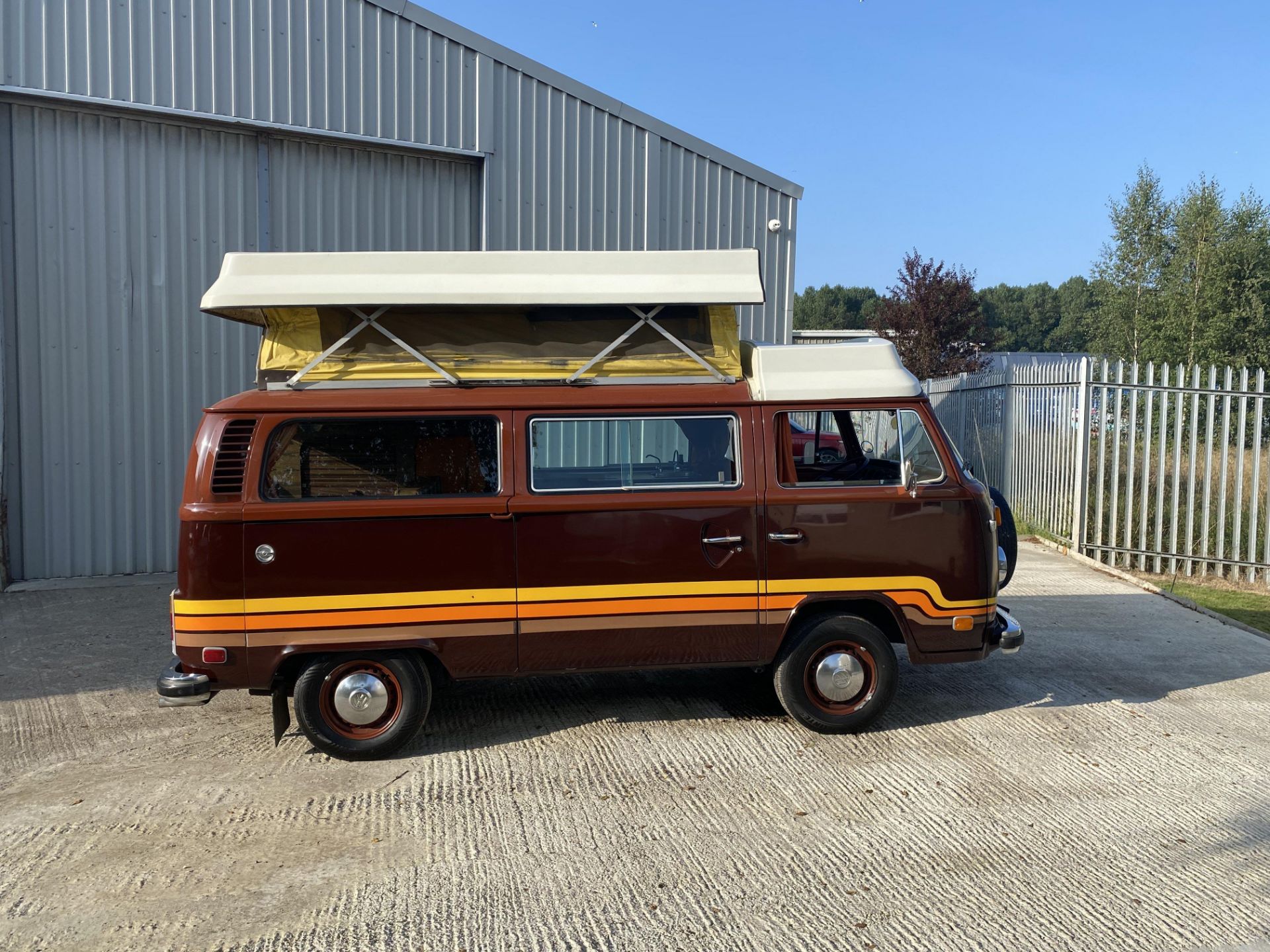 Volkswagen T2 Camper Champagne Edition - Image 3 of 50