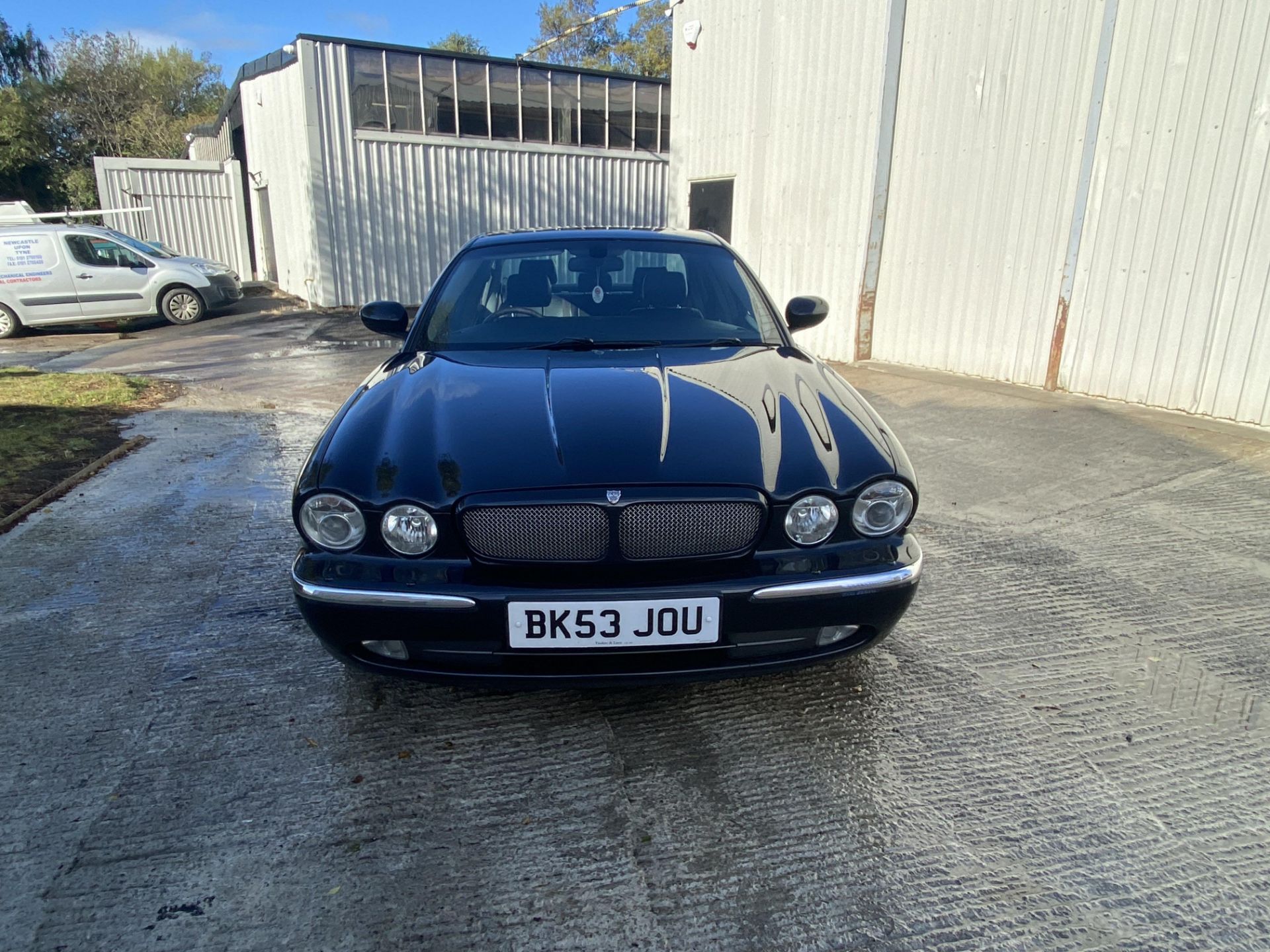 Jaguar XJR - Image 13 of 44