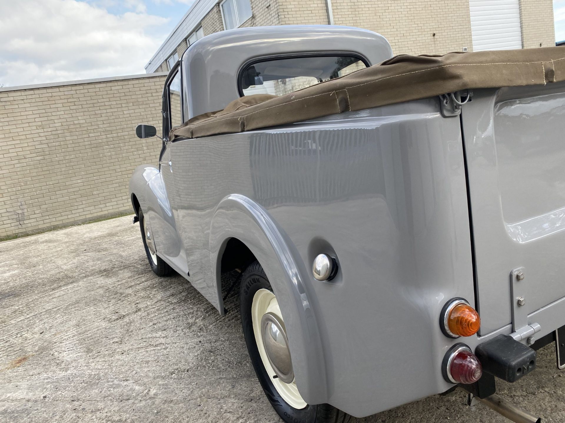 Austin 6 CWT Pickup - Image 17 of 41