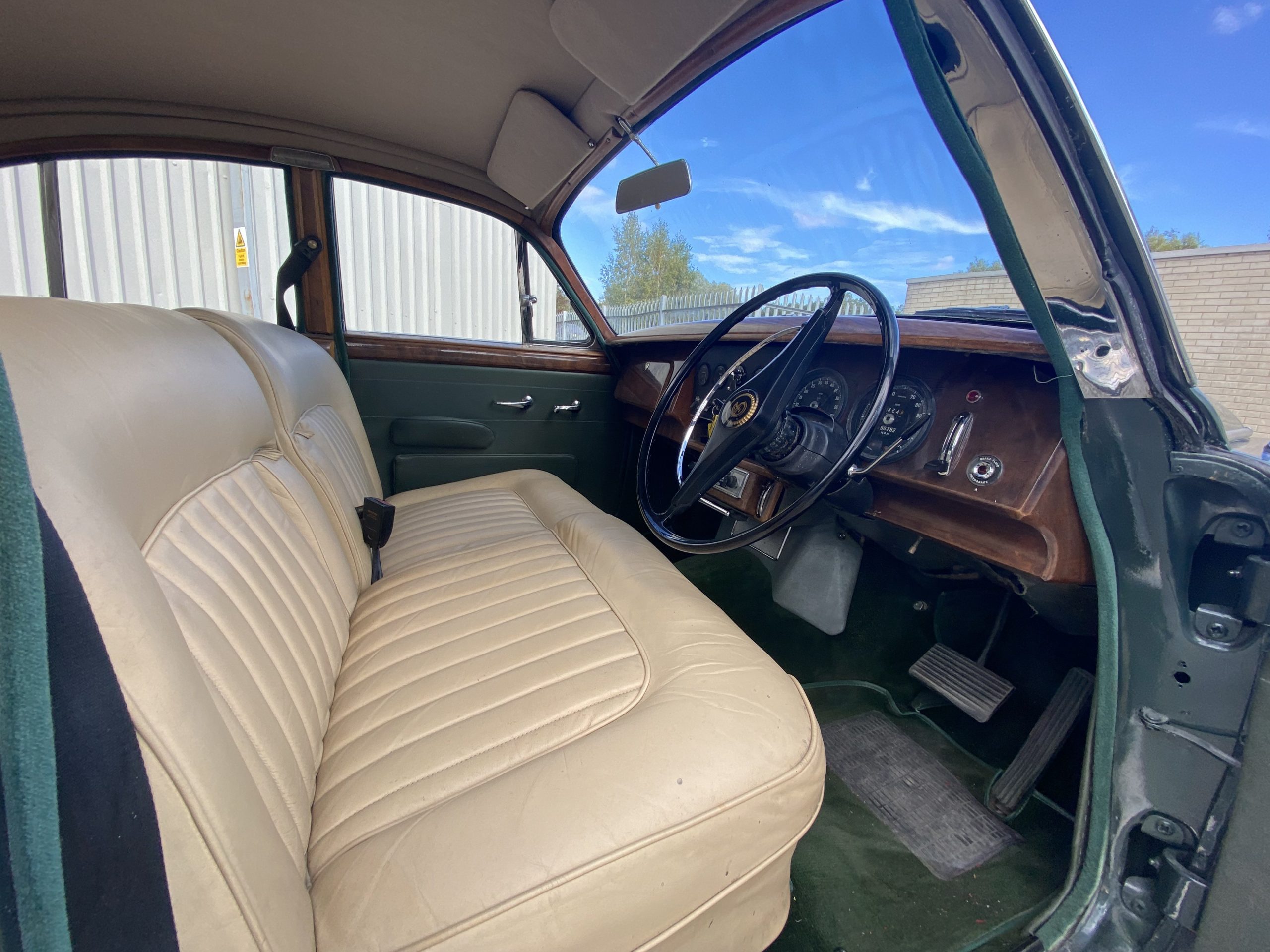 Daimler 250 Saloon - Image 25 of 40