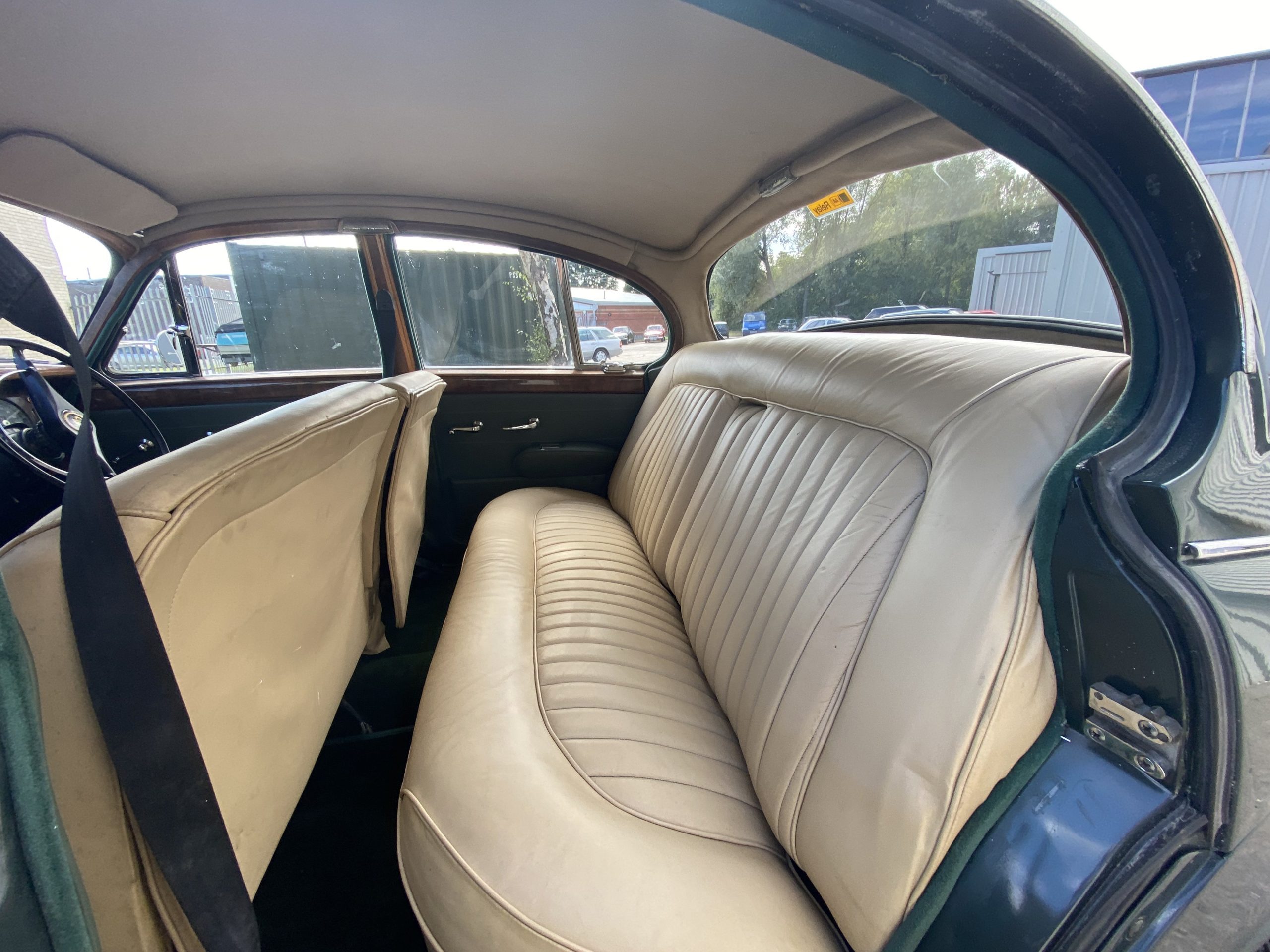 Daimler 250 Saloon - Image 31 of 40