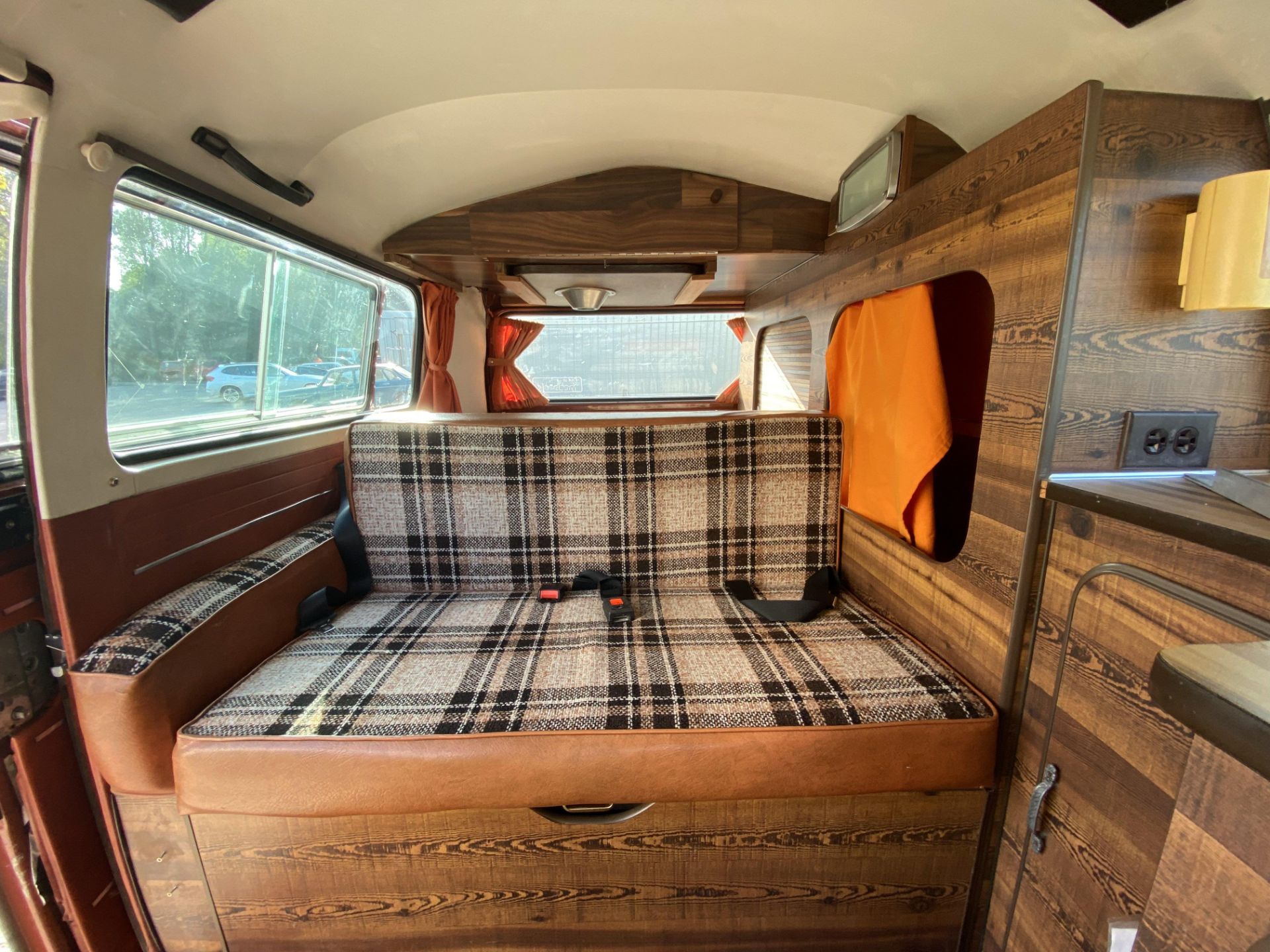 Volkswagen T2 Camper Champagne Edition - Image 16 of 50