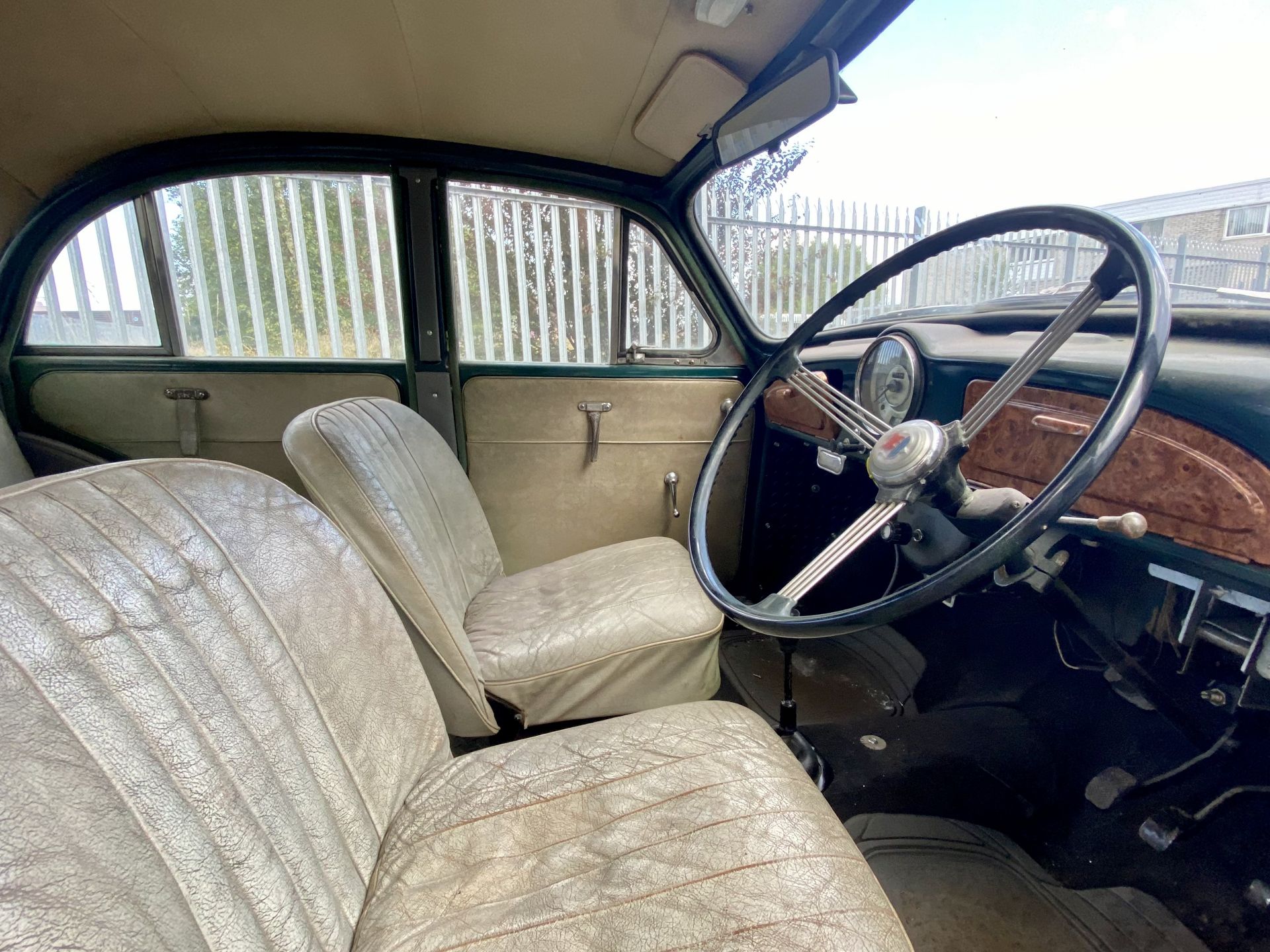 Morris Minor - Image 25 of 32