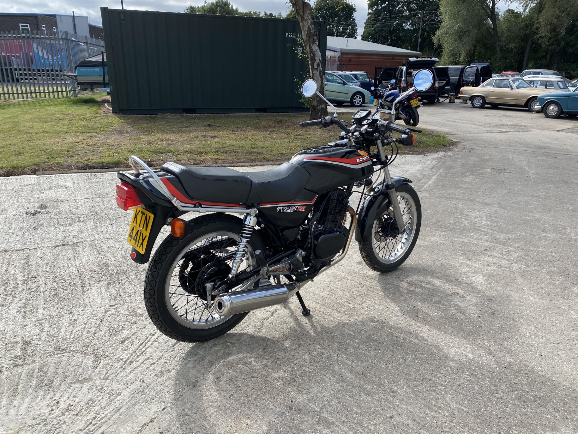 Honda CB250RS - Image 8 of 26