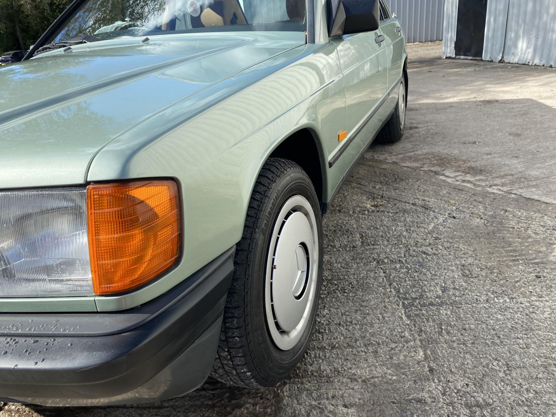 Mercedes 190e - Image 19 of 44