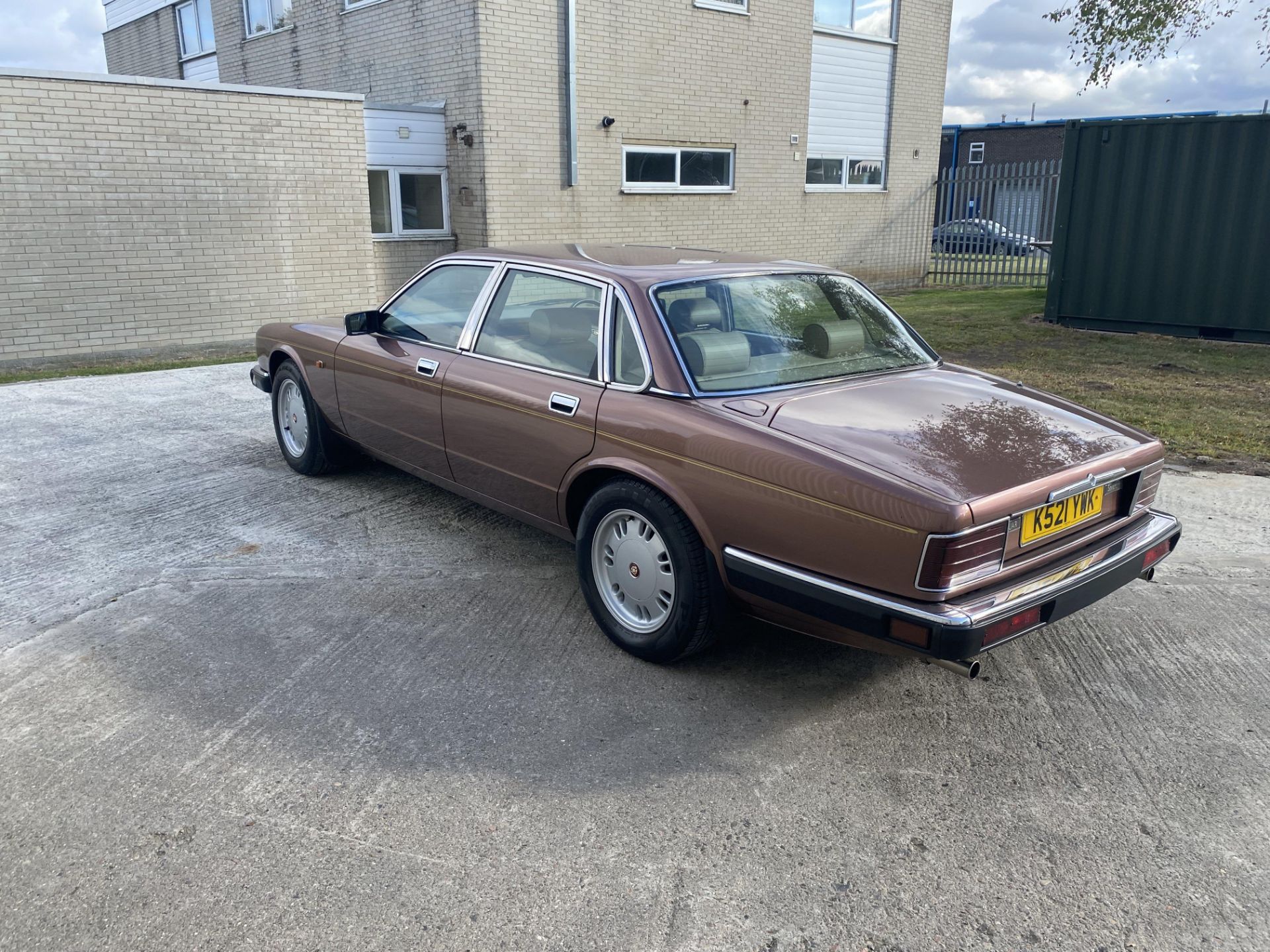 Jaguar XJ40 Sovereign - Image 7 of 46