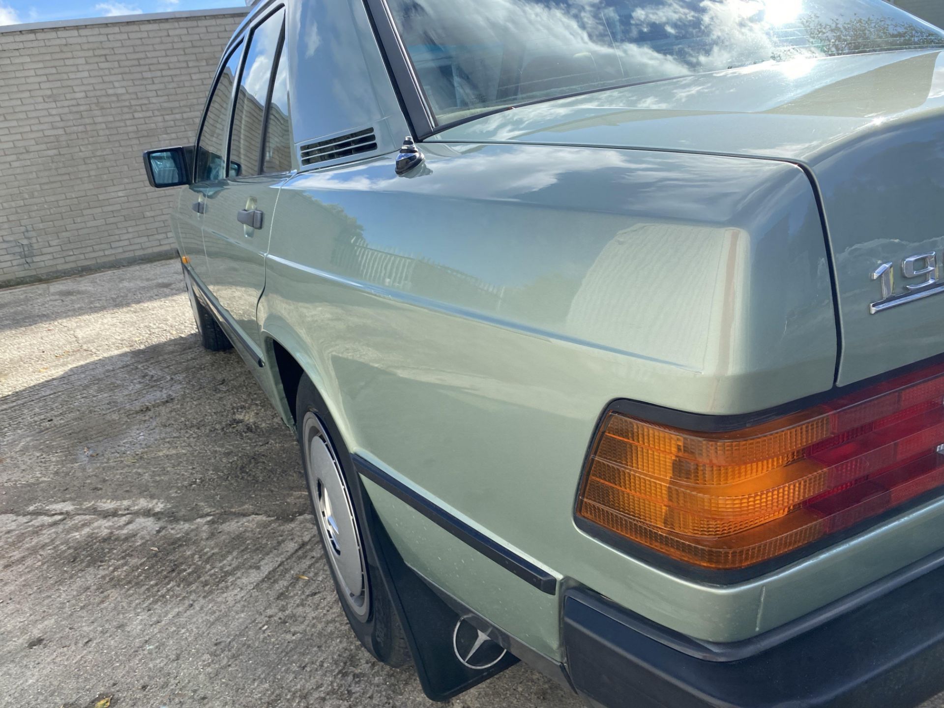 Mercedes 190e - Image 18 of 44