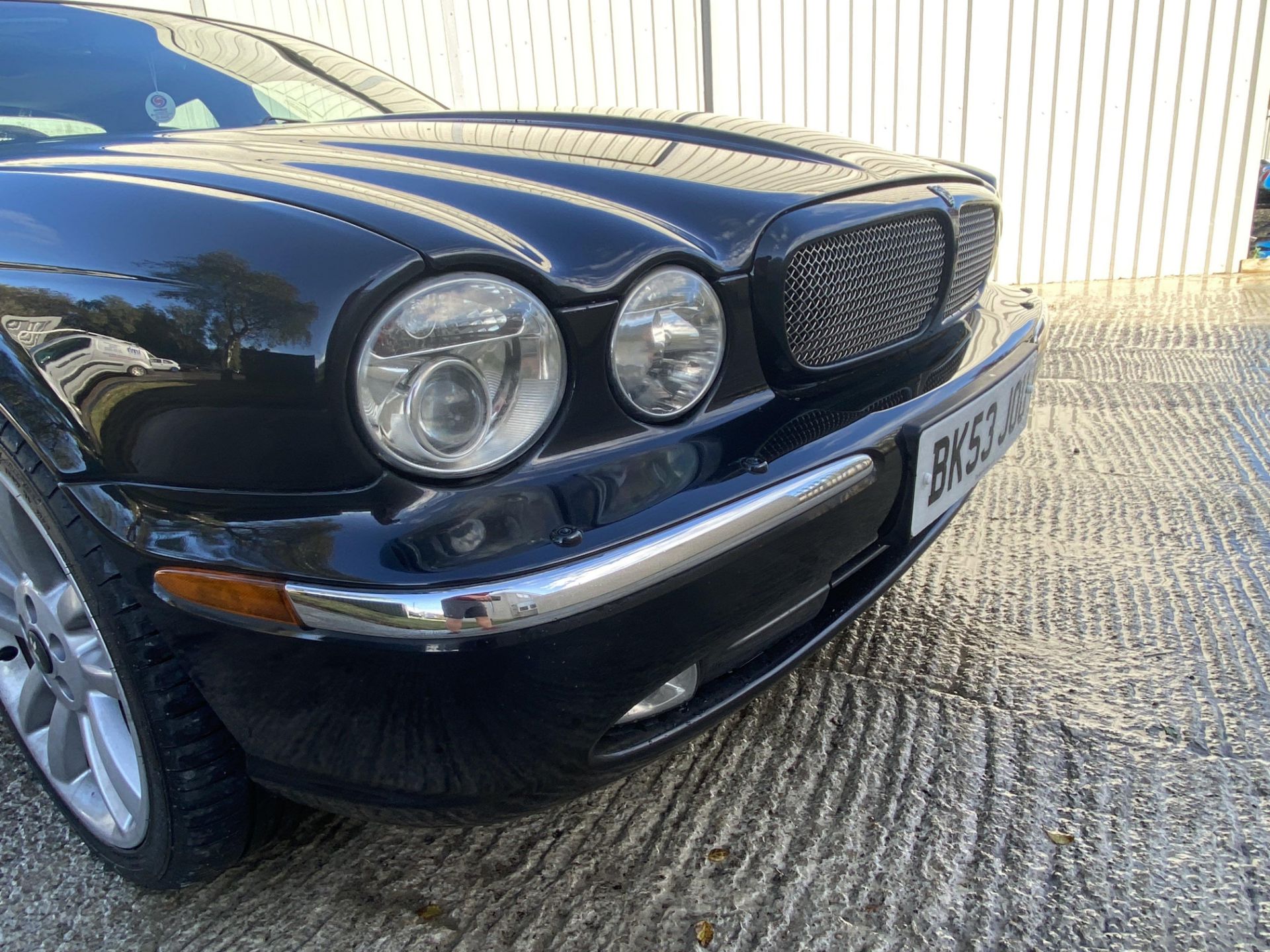 Jaguar XJR - Image 15 of 44