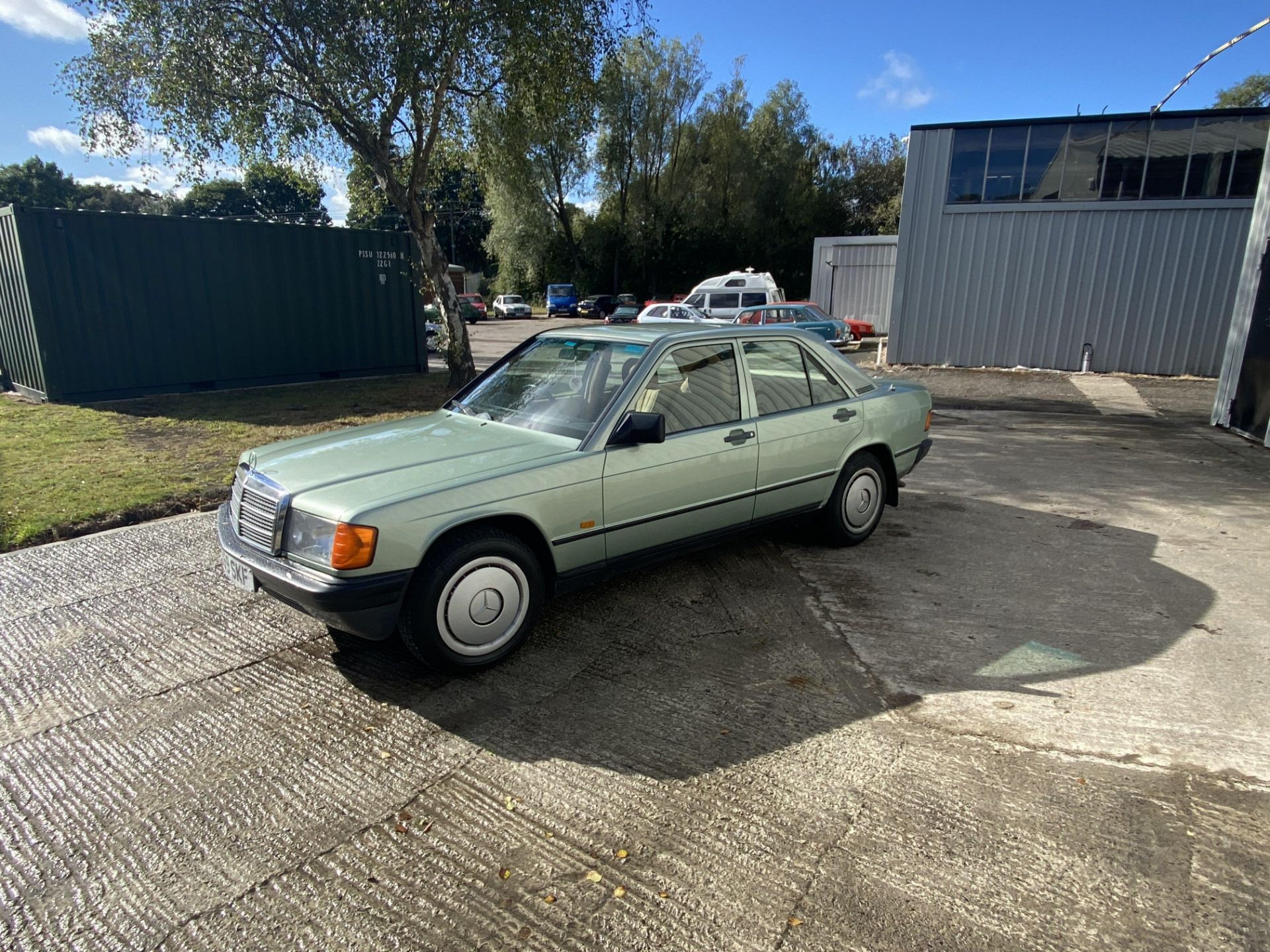 Mercedes 190e - Image 10 of 44