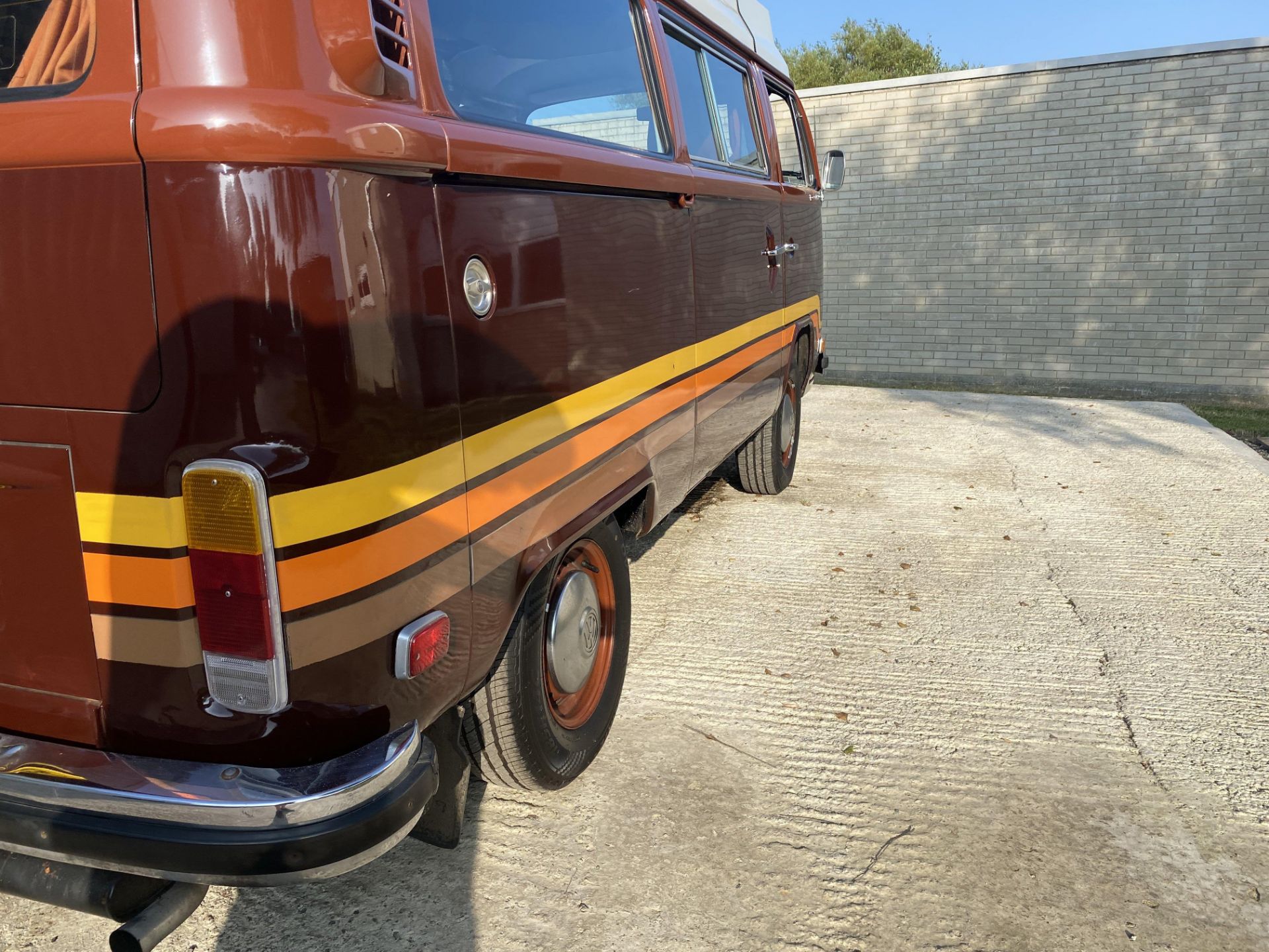 Volkswagen T2 Camper Champagne Edition - Image 35 of 50