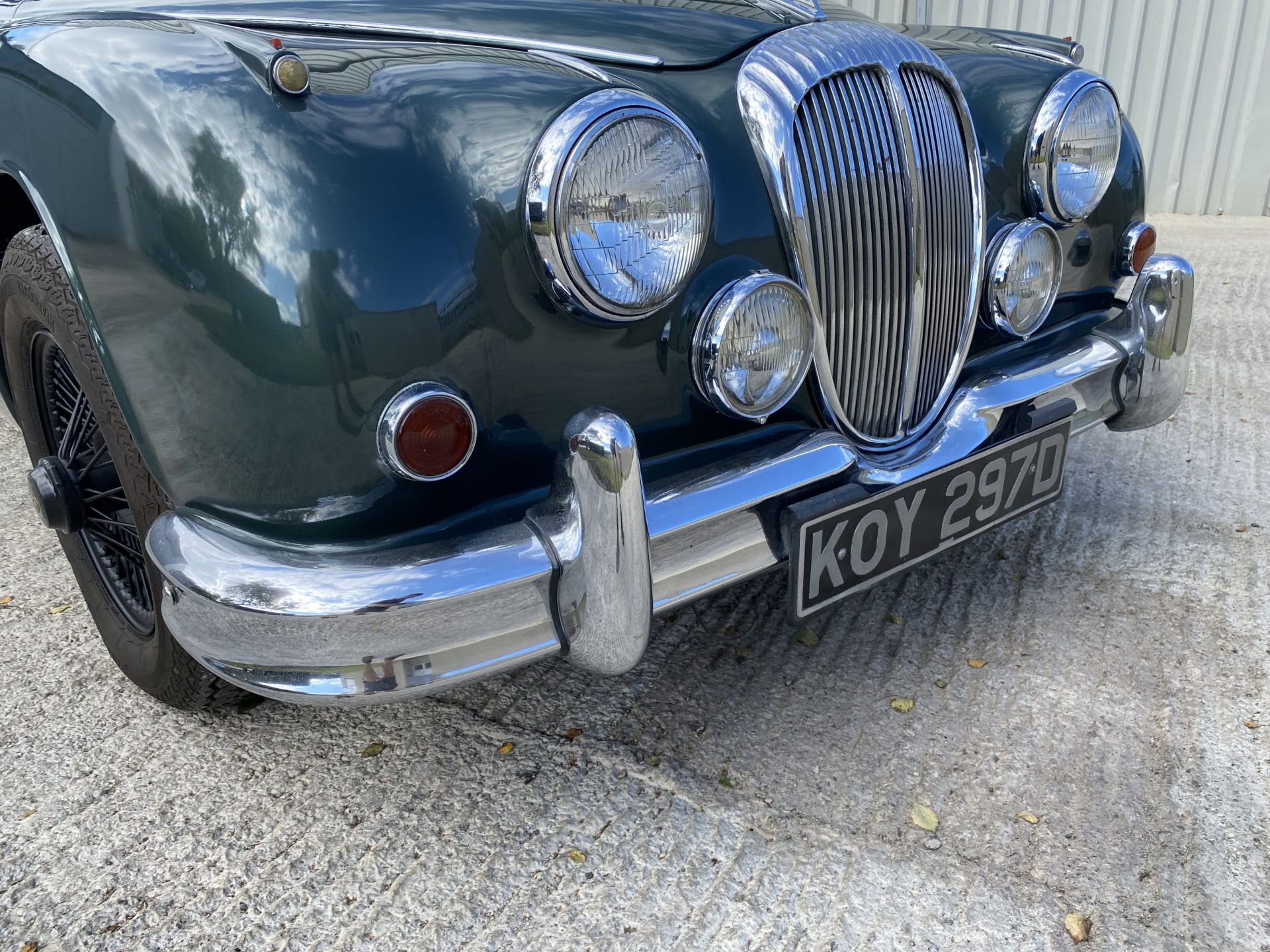 Daimler 250 Saloon - Image 14 of 40