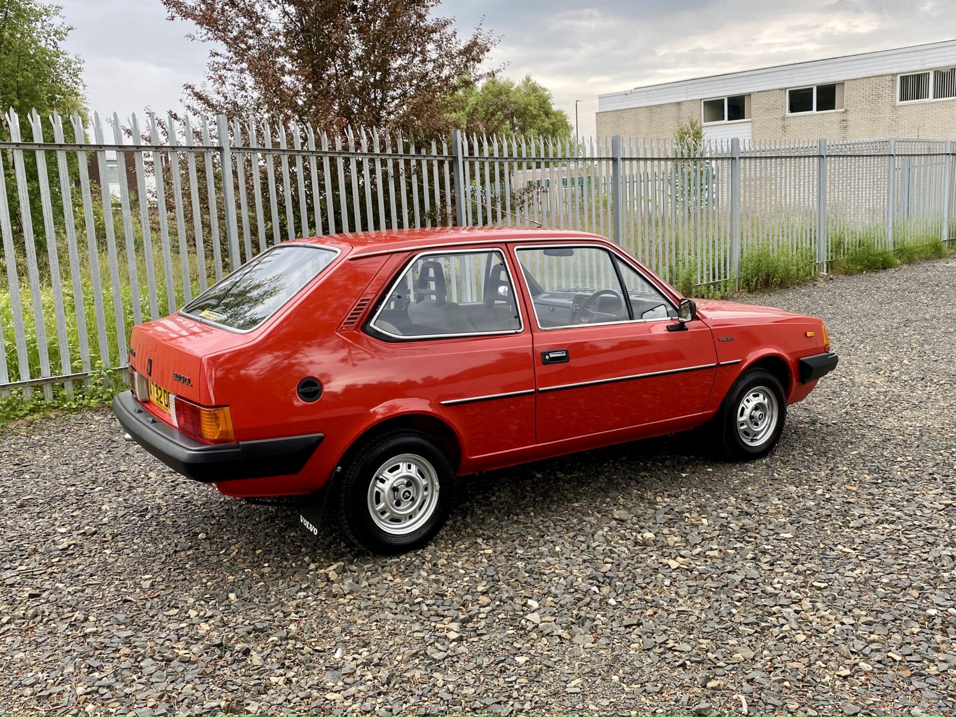 Volvo 340 - Image 2 of 44