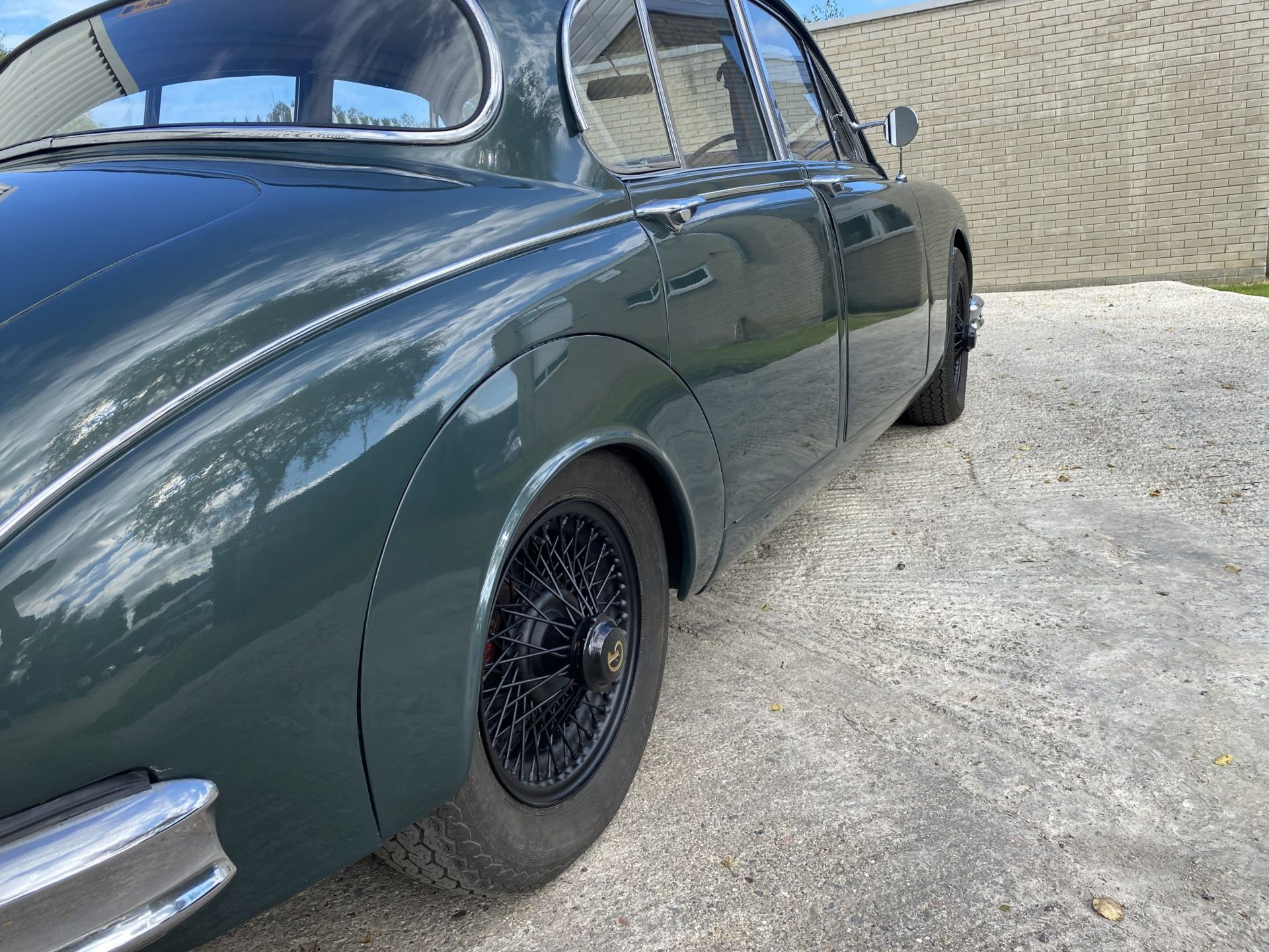 Daimler 250 Saloon - Image 15 of 40