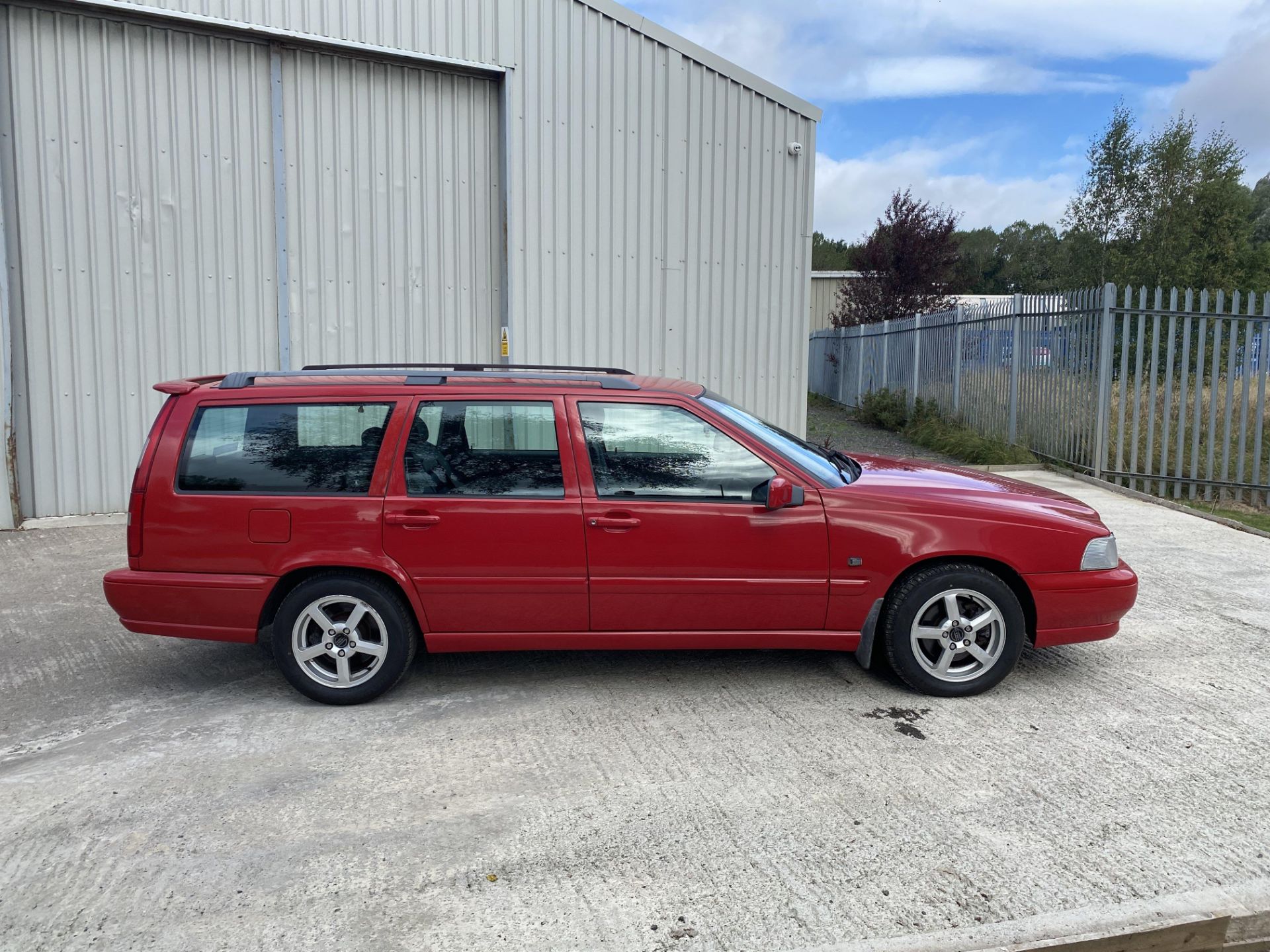 Volvo V70 - Image 3 of 42