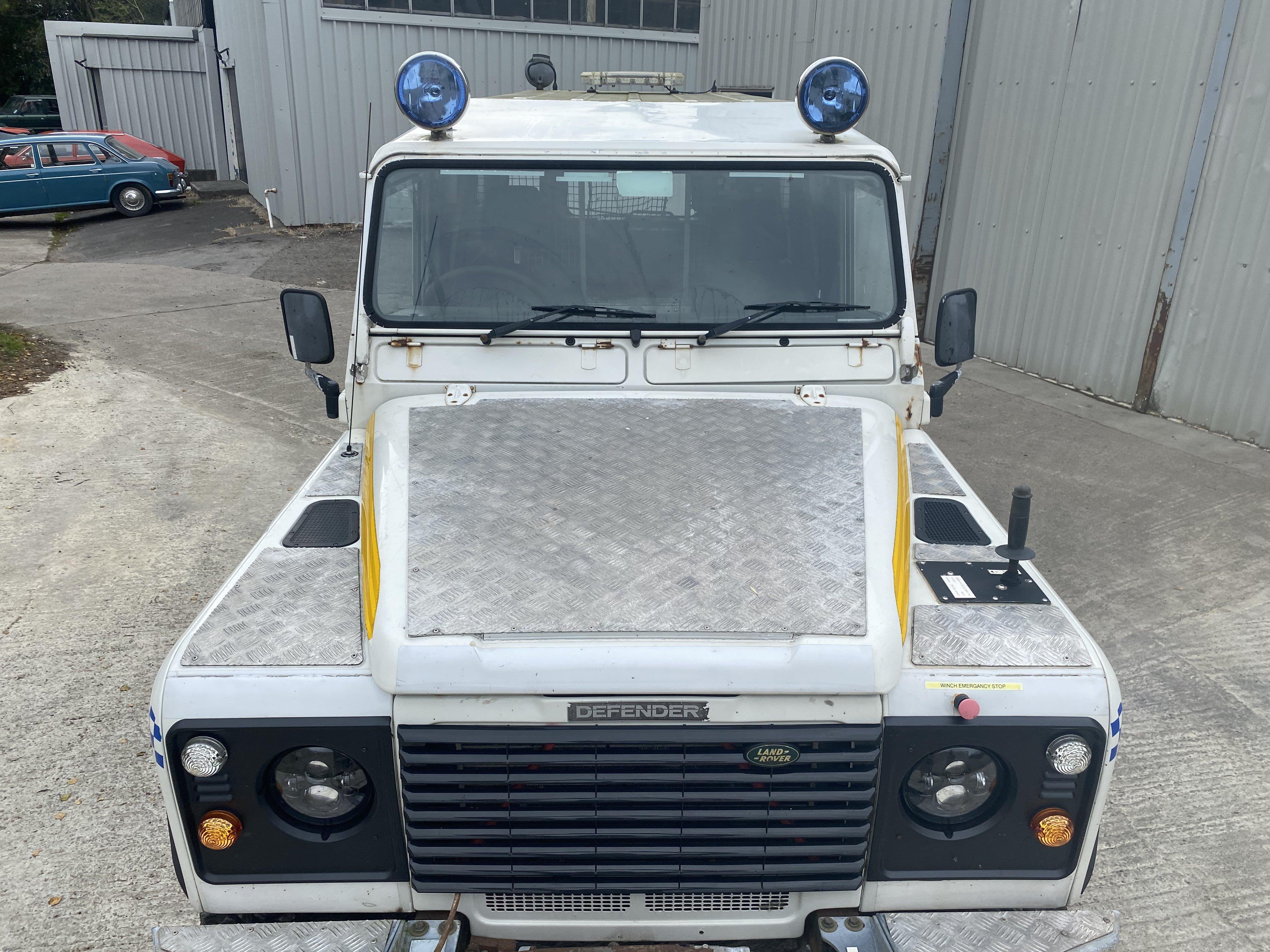 Land Rover Defender 110 - Image 15 of 29