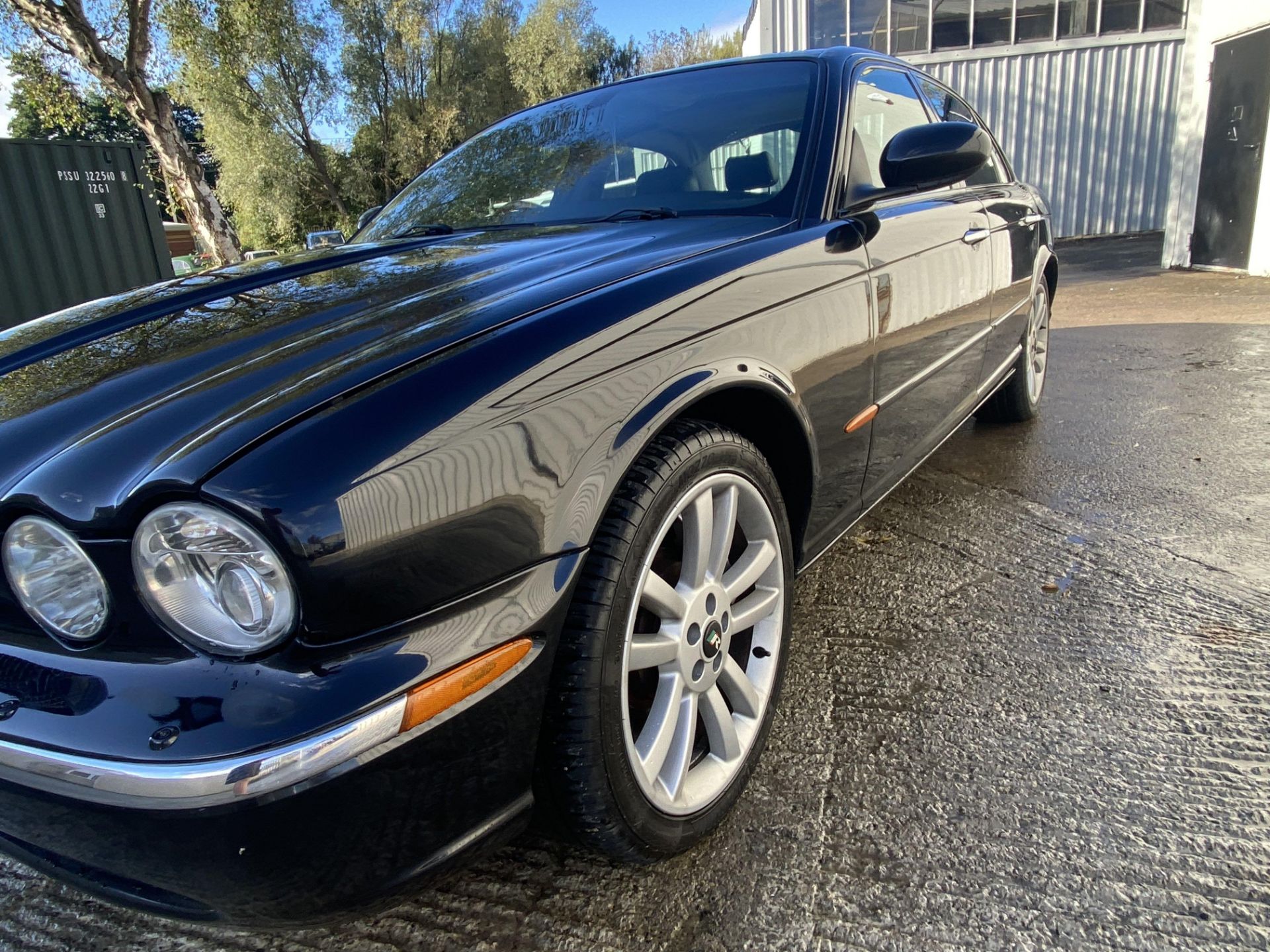 Jaguar XJR - Image 20 of 44