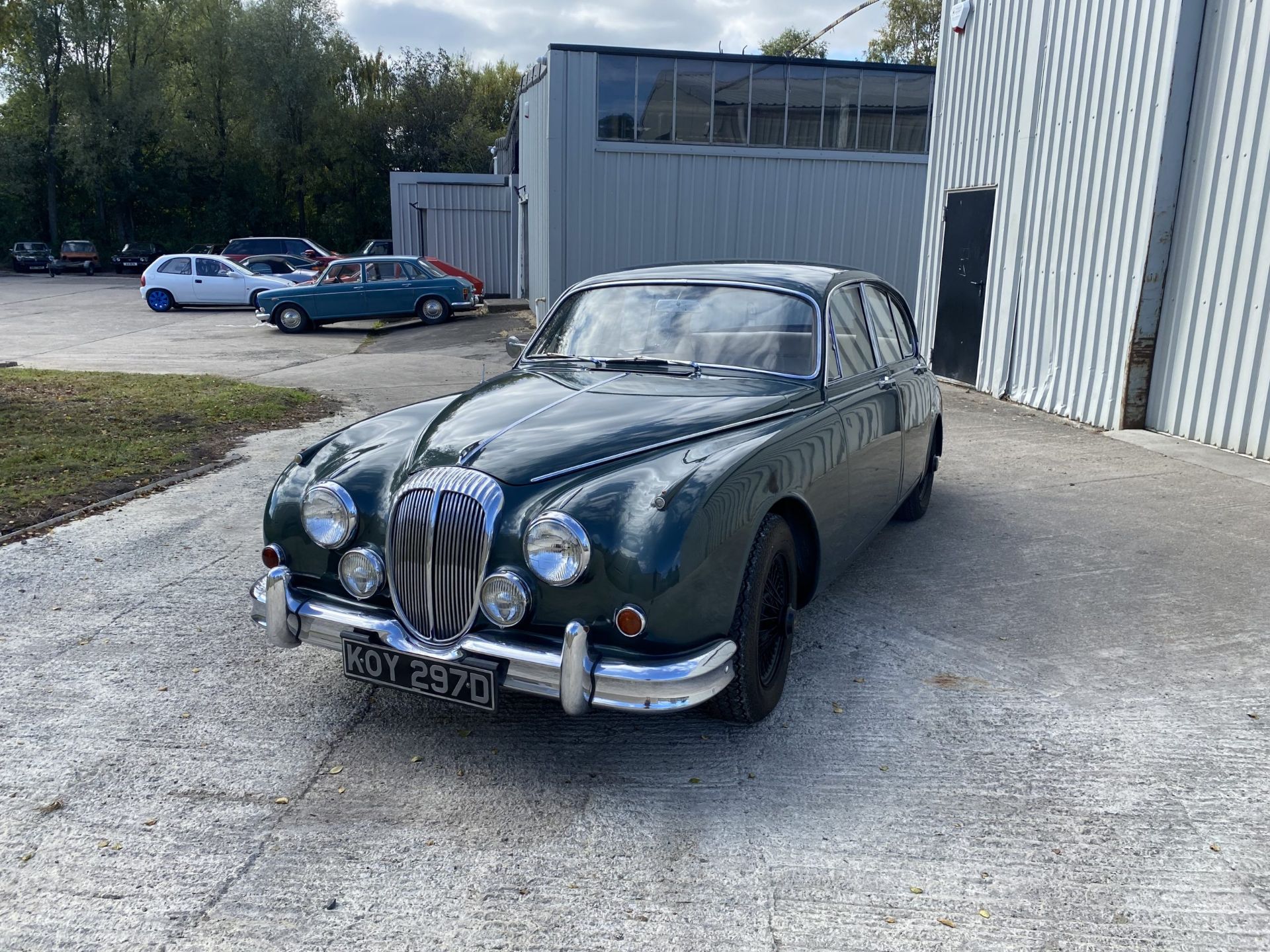 Daimler 250 Saloon - Image 11 of 40