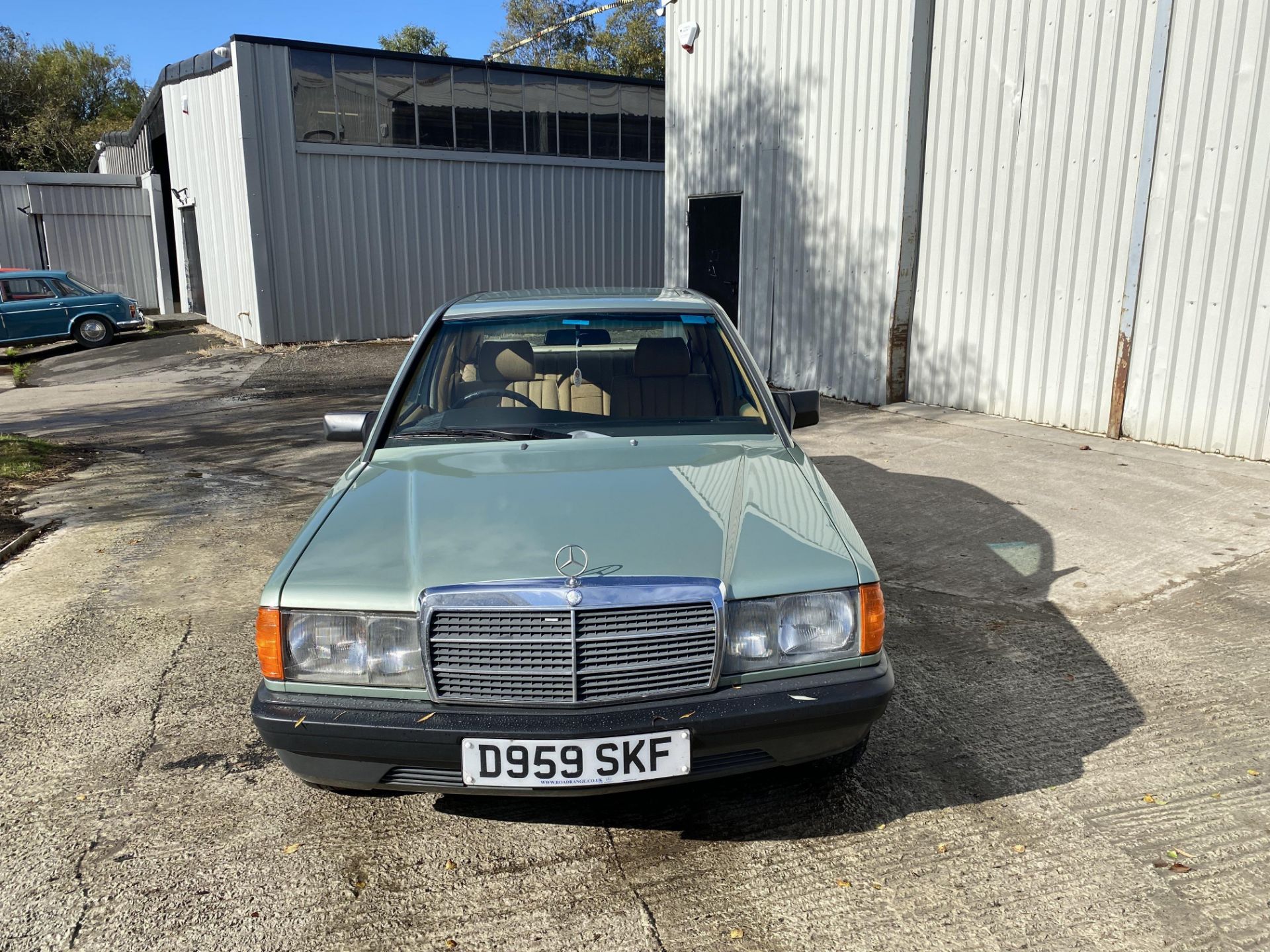 Mercedes 190e - Image 12 of 44