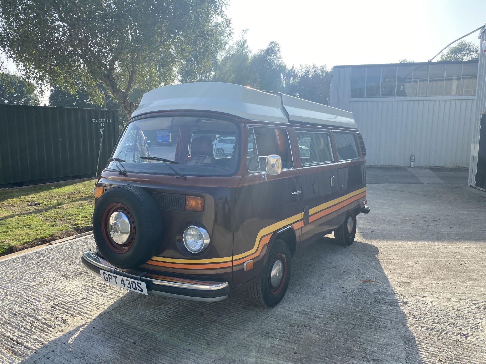 Volkswagen T2 Camper Champagne Edition - Image 31 of 50