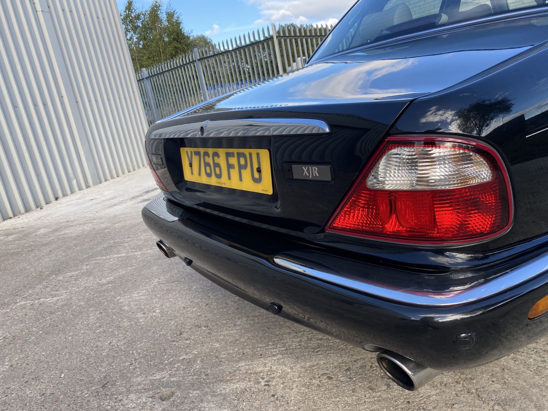 Jaguar XJR - Image 17 of 48