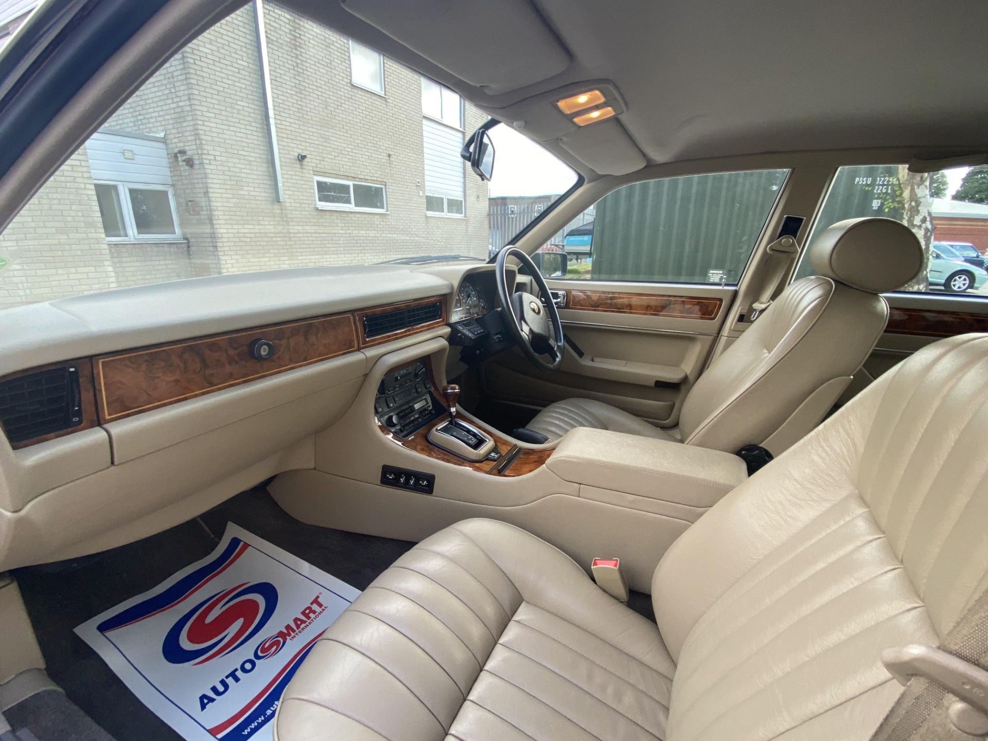 Jaguar XJ40 Sovereign - Image 32 of 46