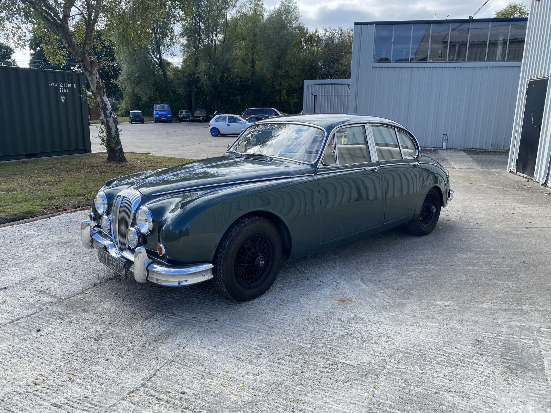 Daimler 250 Saloon - Image 10 of 40