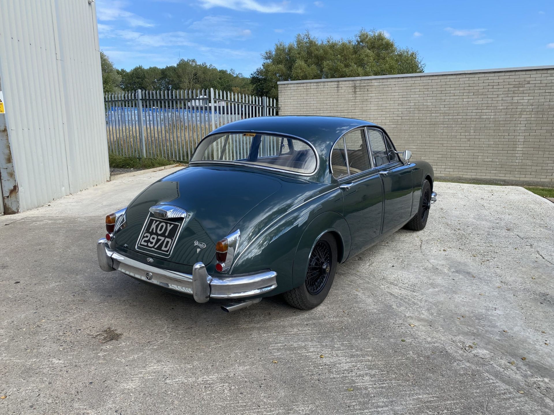 Daimler 250 Saloon - Image 5 of 40