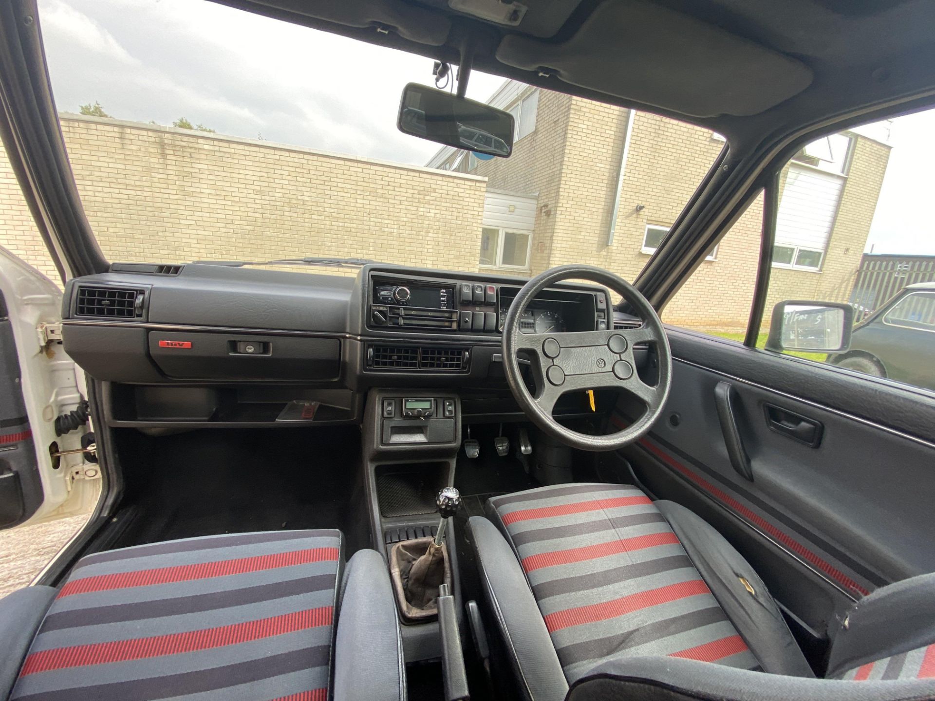 Volkswagen Golf GTI 16v - Image 33 of 42