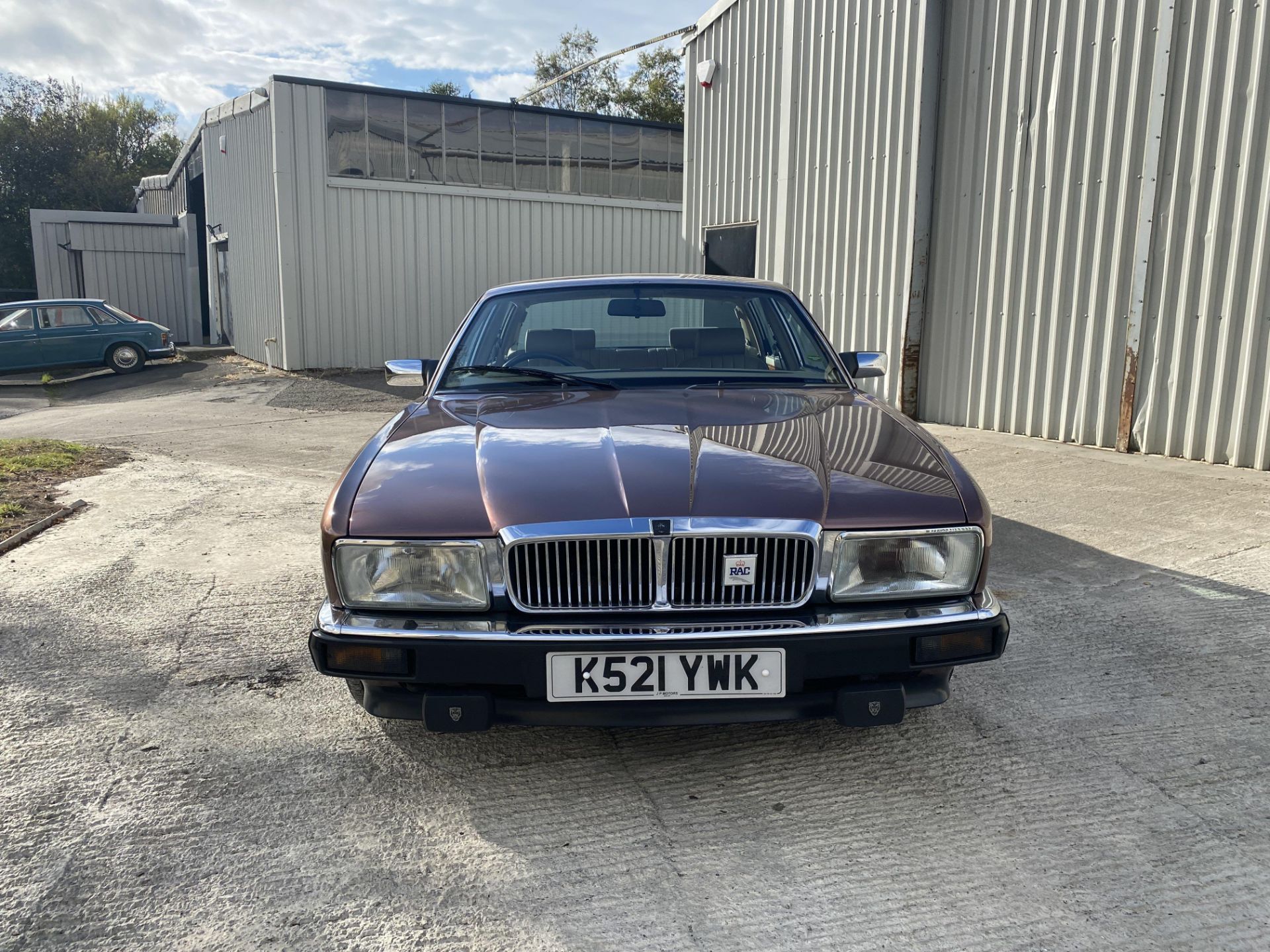 Jaguar XJ40 Sovereign - Image 15 of 46