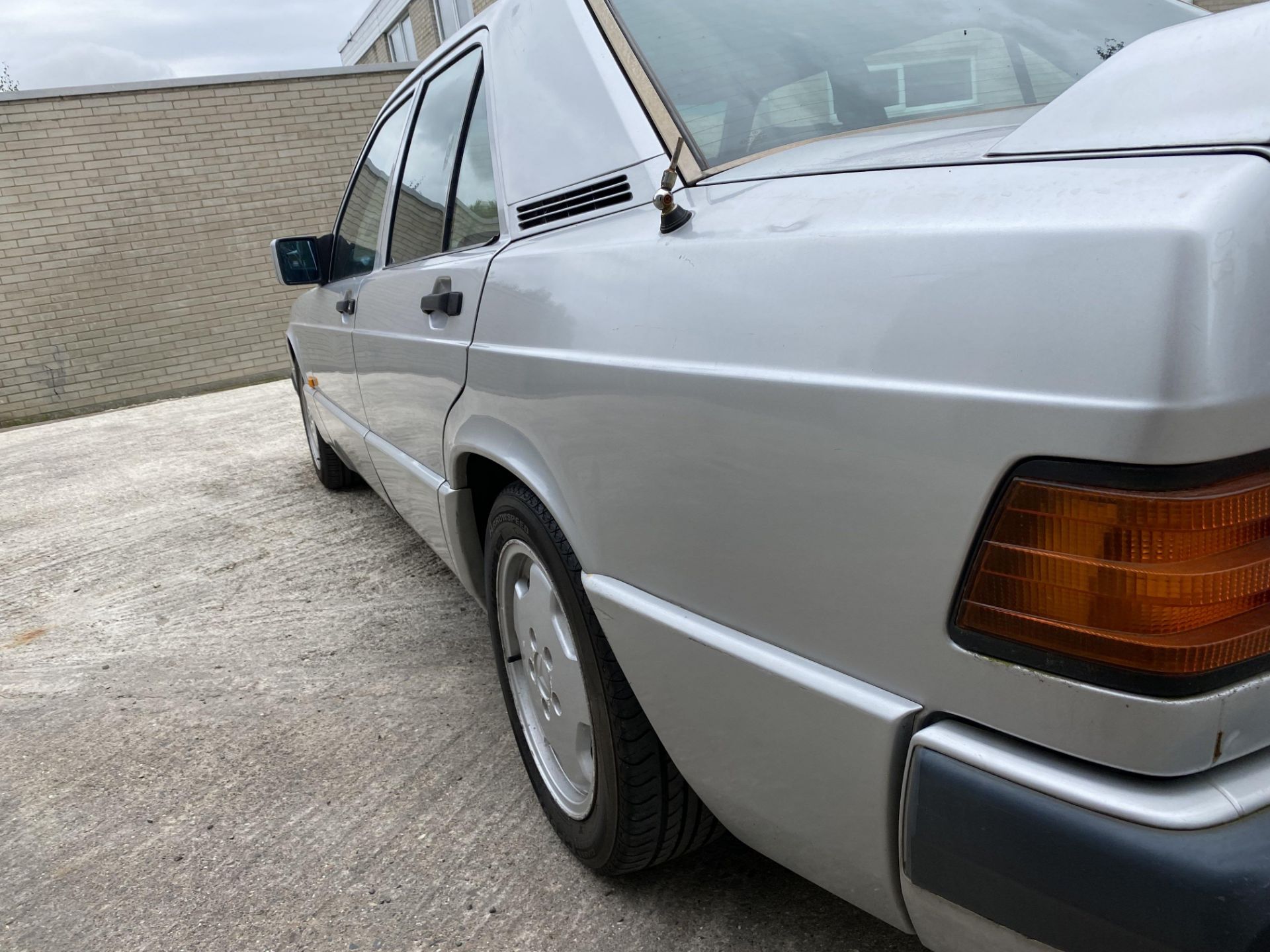 Mercedes 190e - Image 17 of 36