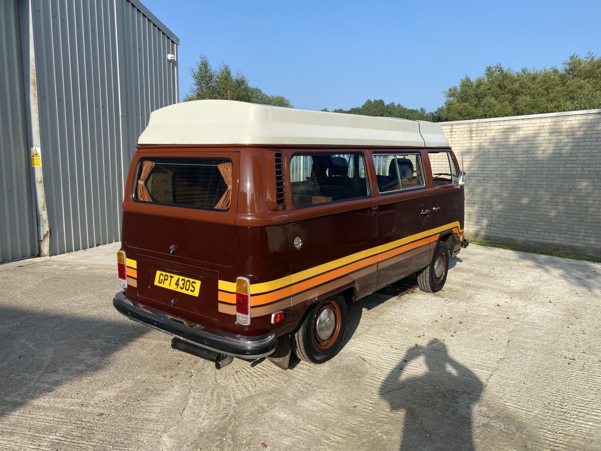 Volkswagen T2 Camper Champagne Edition - Image 24 of 50