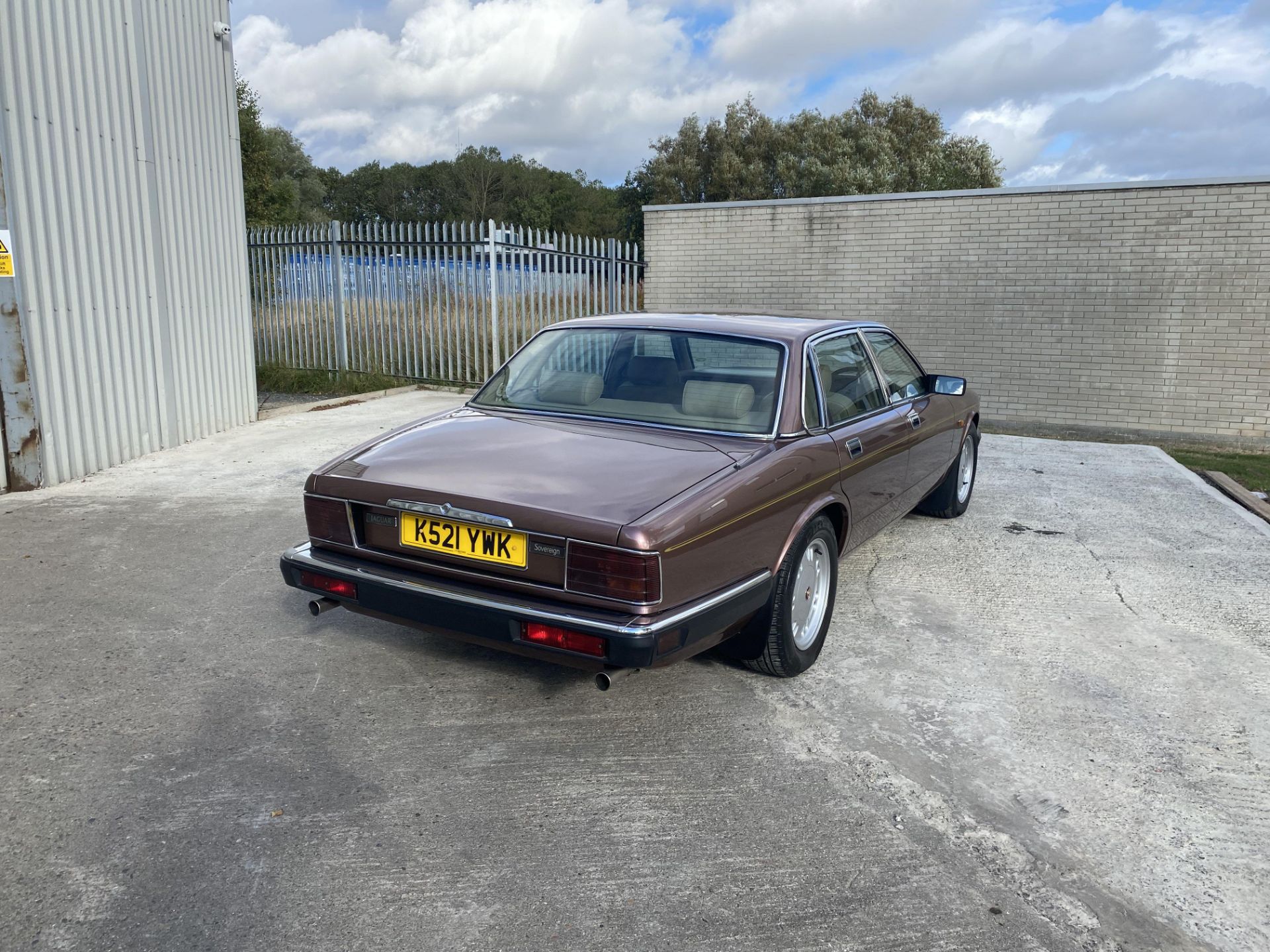 Jaguar XJ40 Sovereign - Image 5 of 46