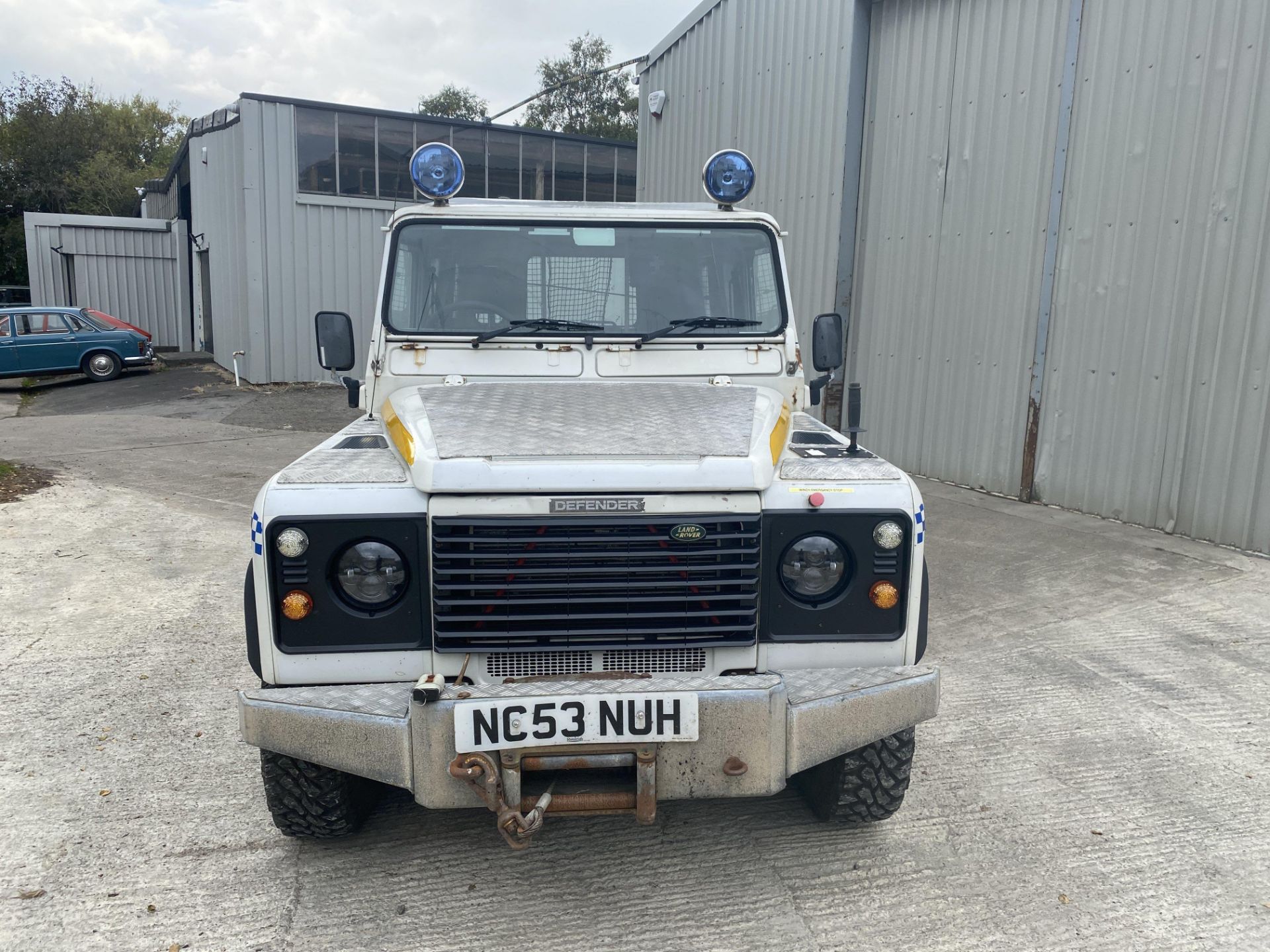 Land Rover Defender 110 - Image 13 of 29