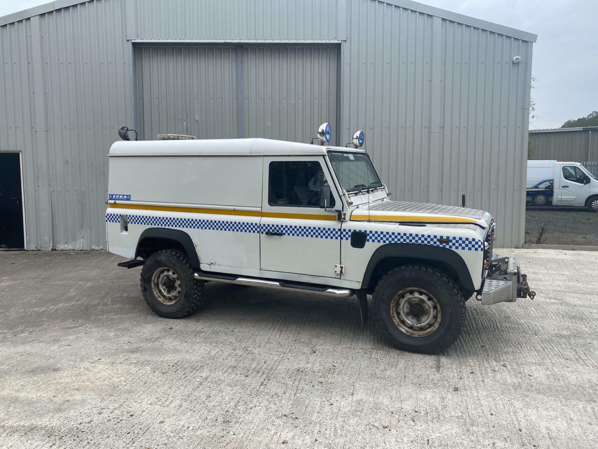 Land Rover Defender 110 - Image 2 of 29